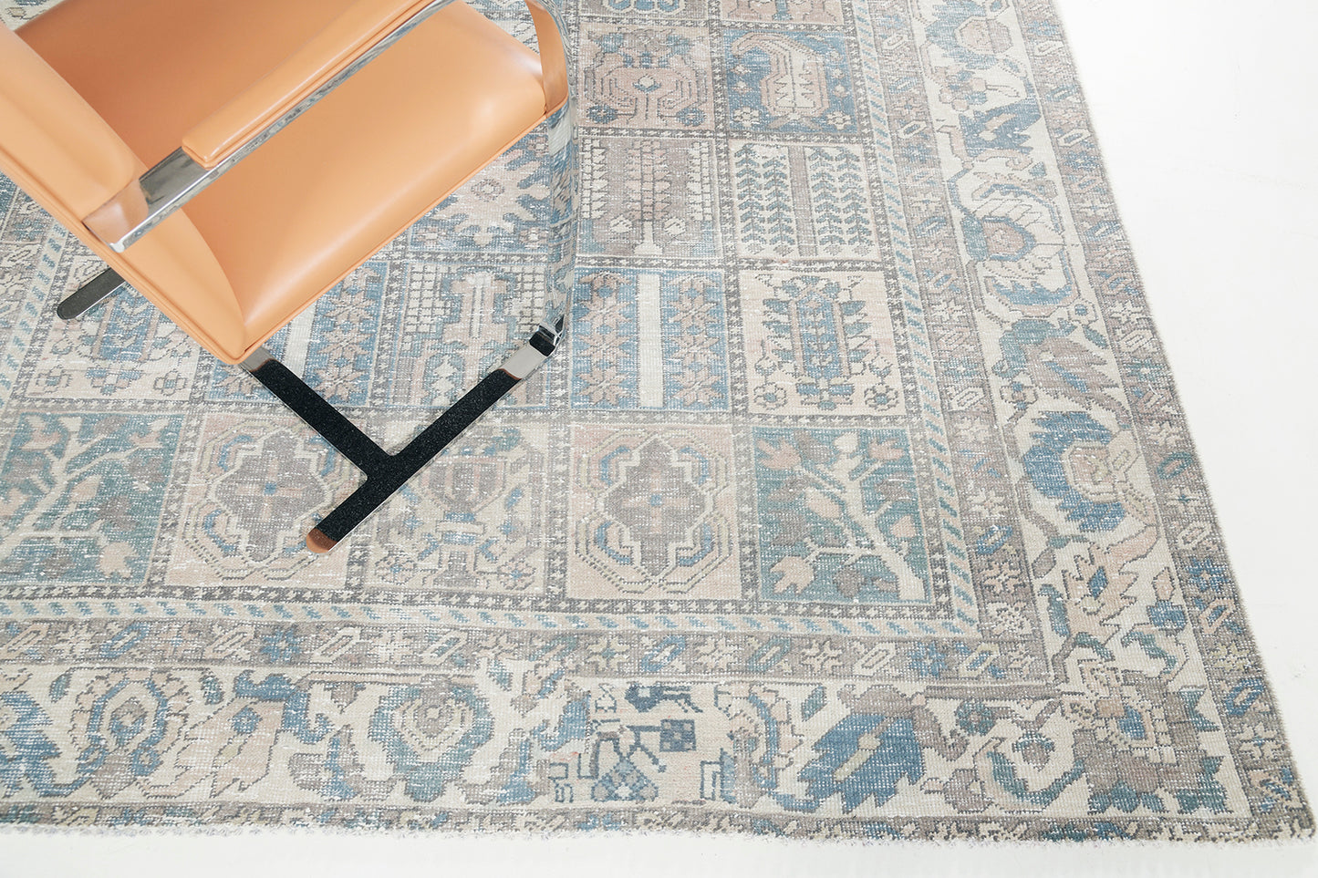 Persian Rug 3254 Vintage Persian Bakhtiari 29950