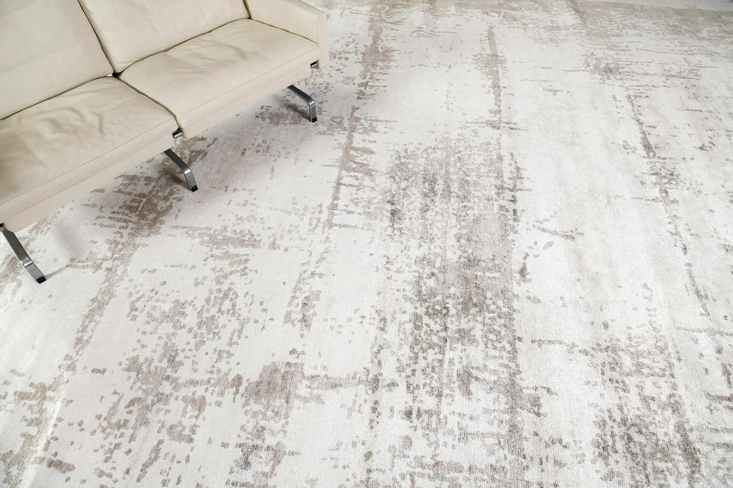 Modern Rug Image 2964 Enenra, Yokai Collection
