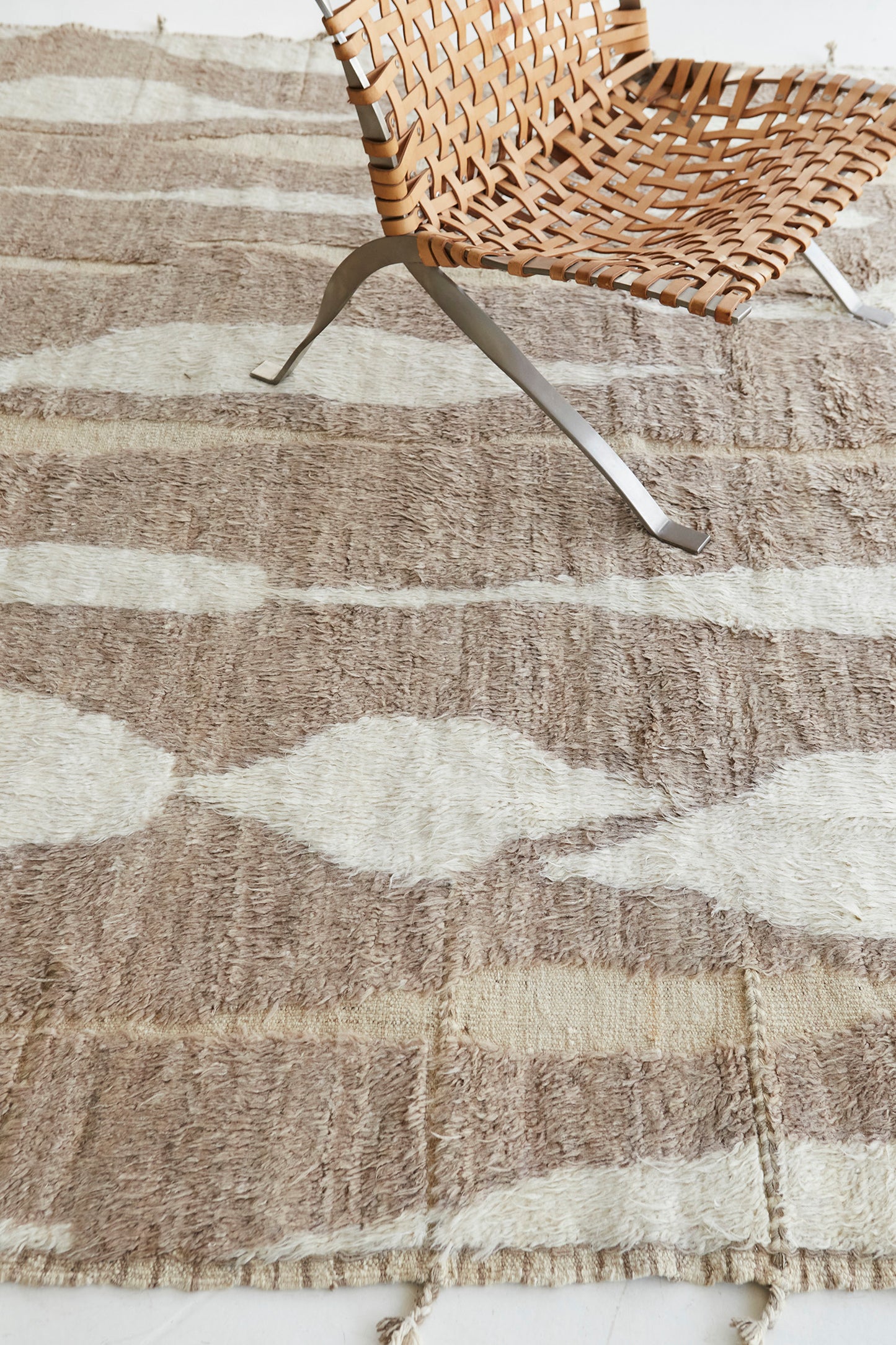 Modern Rug Image 4564 Garrigue, Haute Bohemian