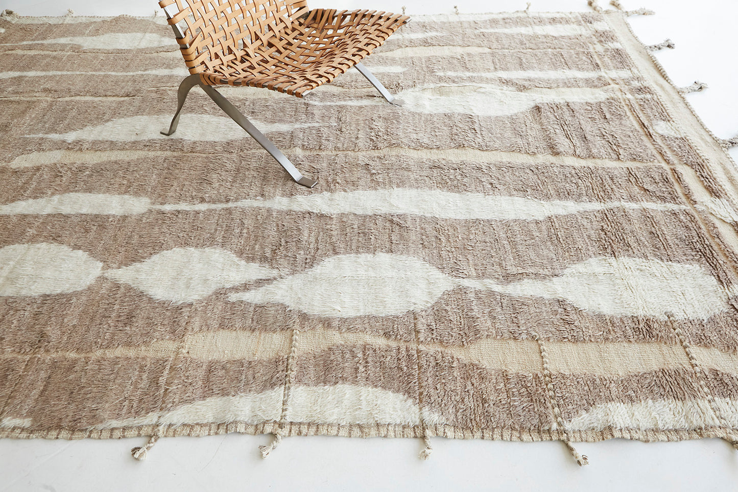 Modern Rug Image 4563 Garrigue, Haute Bohemian