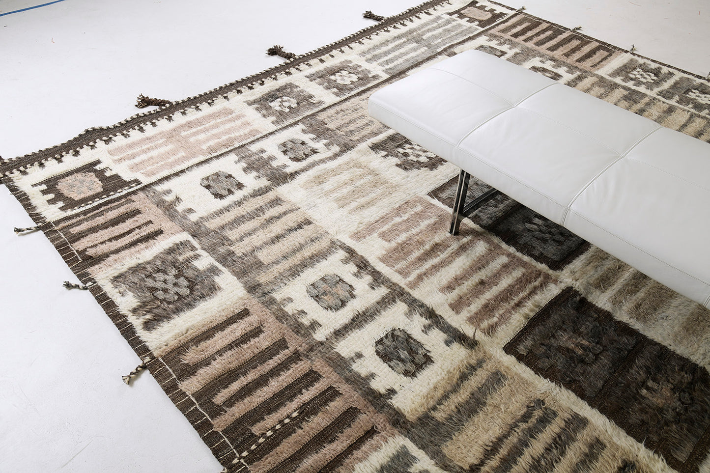 Modern Rug Image 4943 Haki, Kust Collection