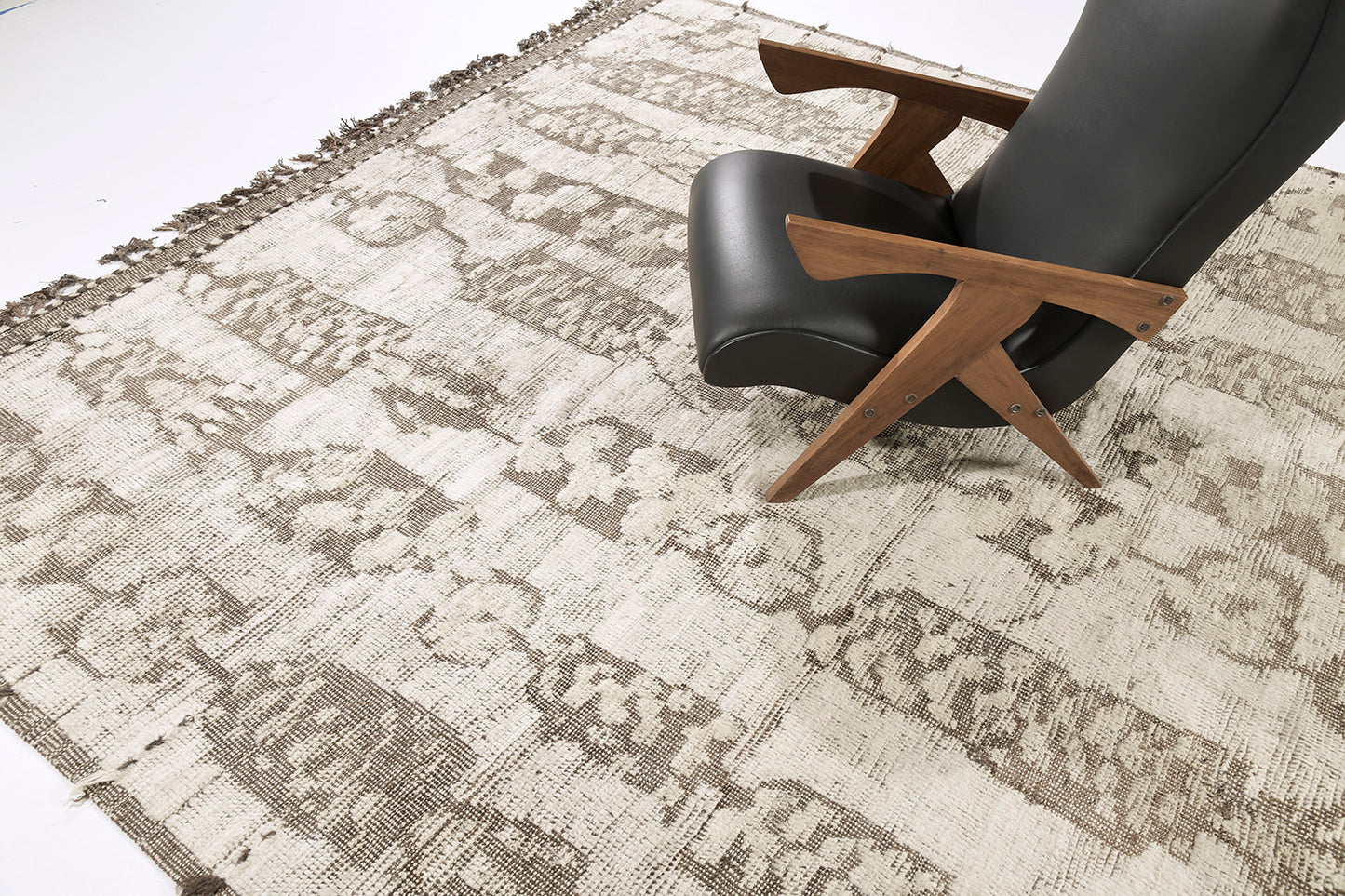 Modern Rug Image 1196 Asterales, Kust Collection, Seasons