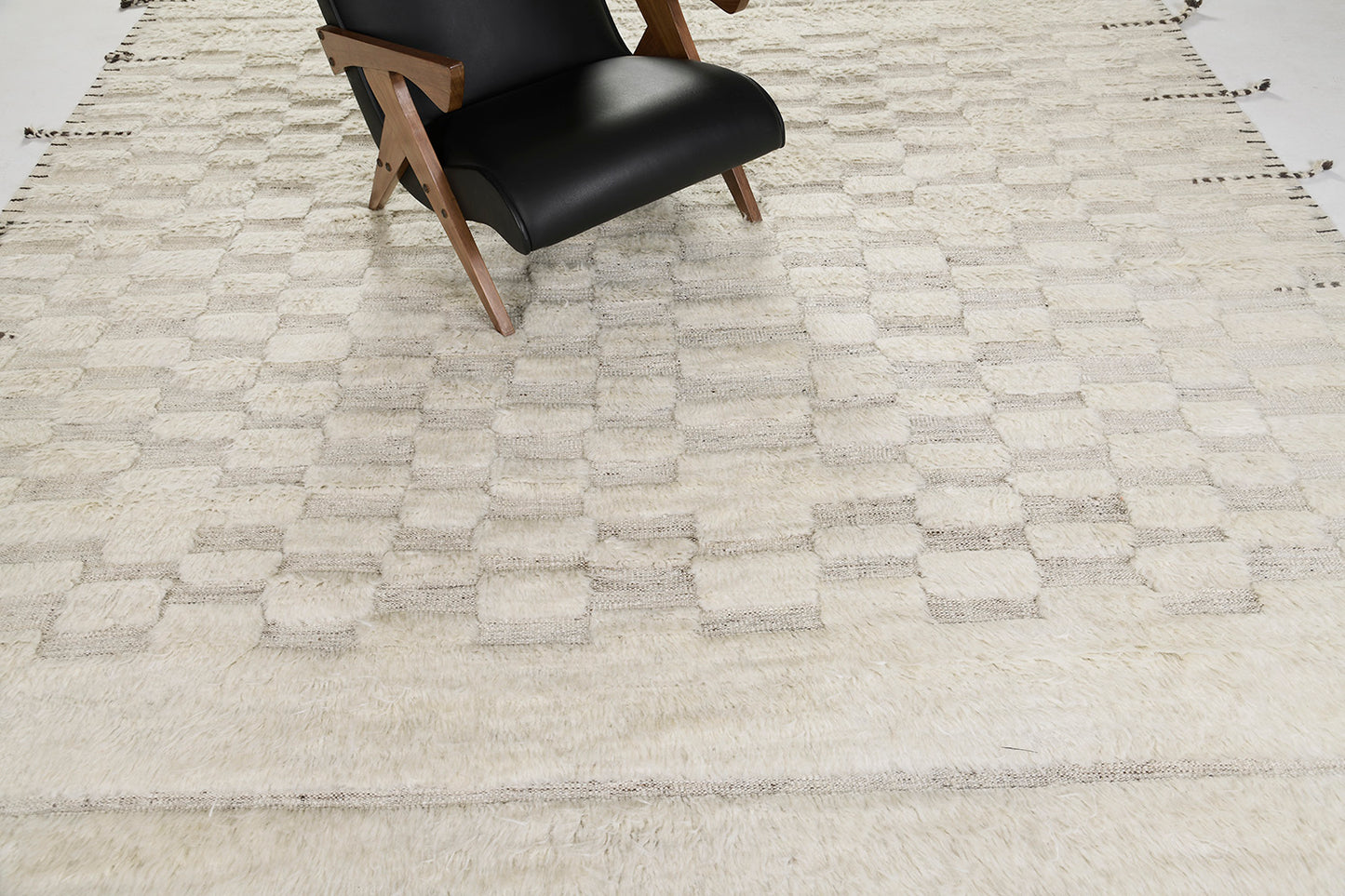 Modern Rug Image 10116 Sirocco, Haute Bohemian
