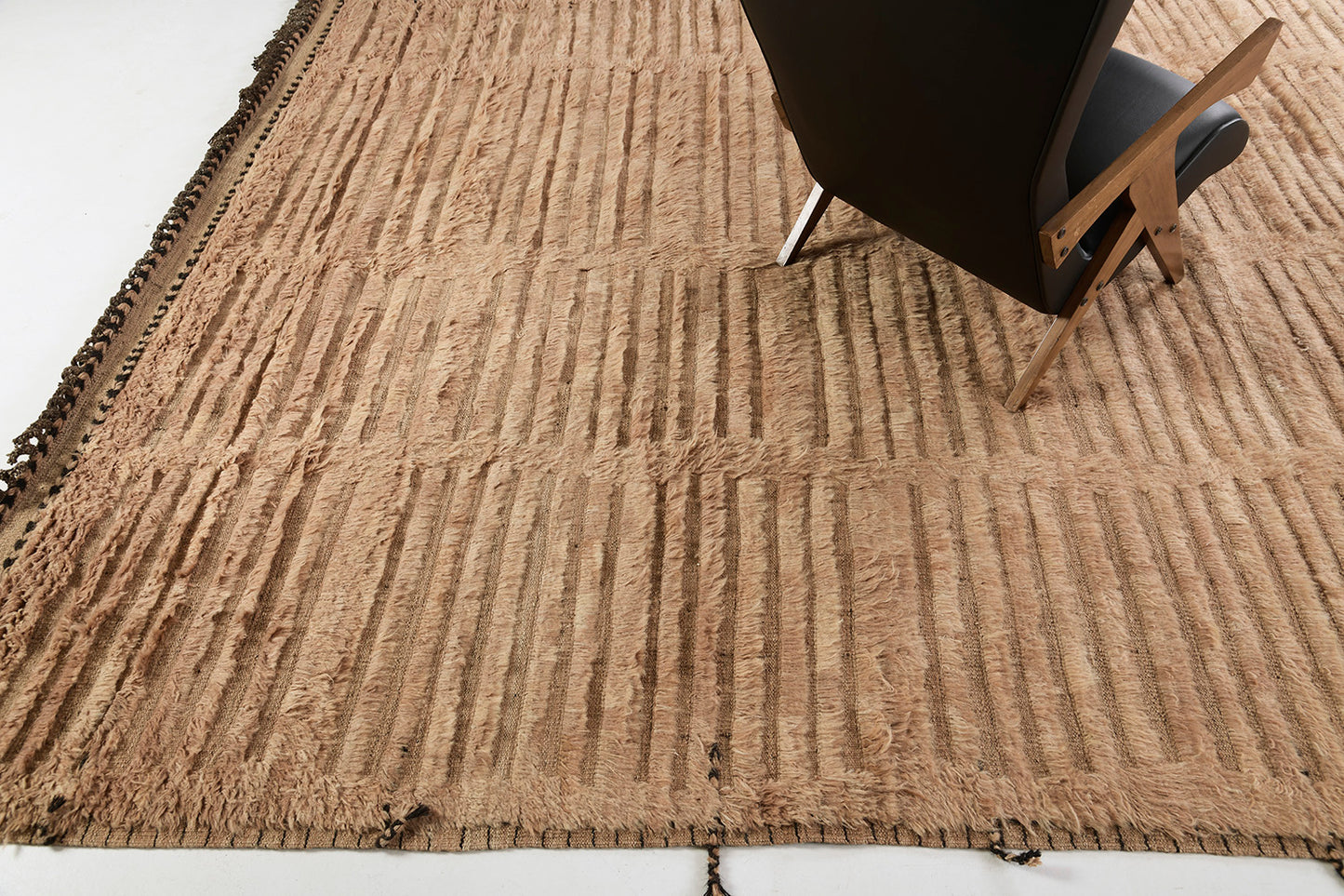 Modern Rug Image 1838 Beshabar, Haute Bohemian