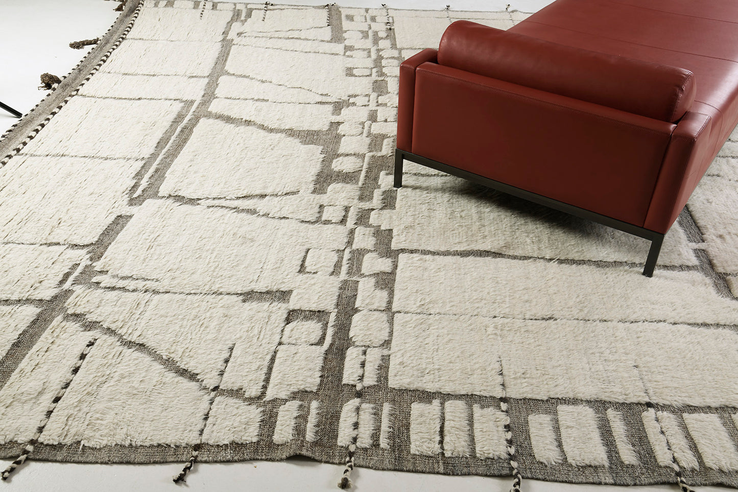 Modern Rug Image 11691 Tenda, Atlas Collection