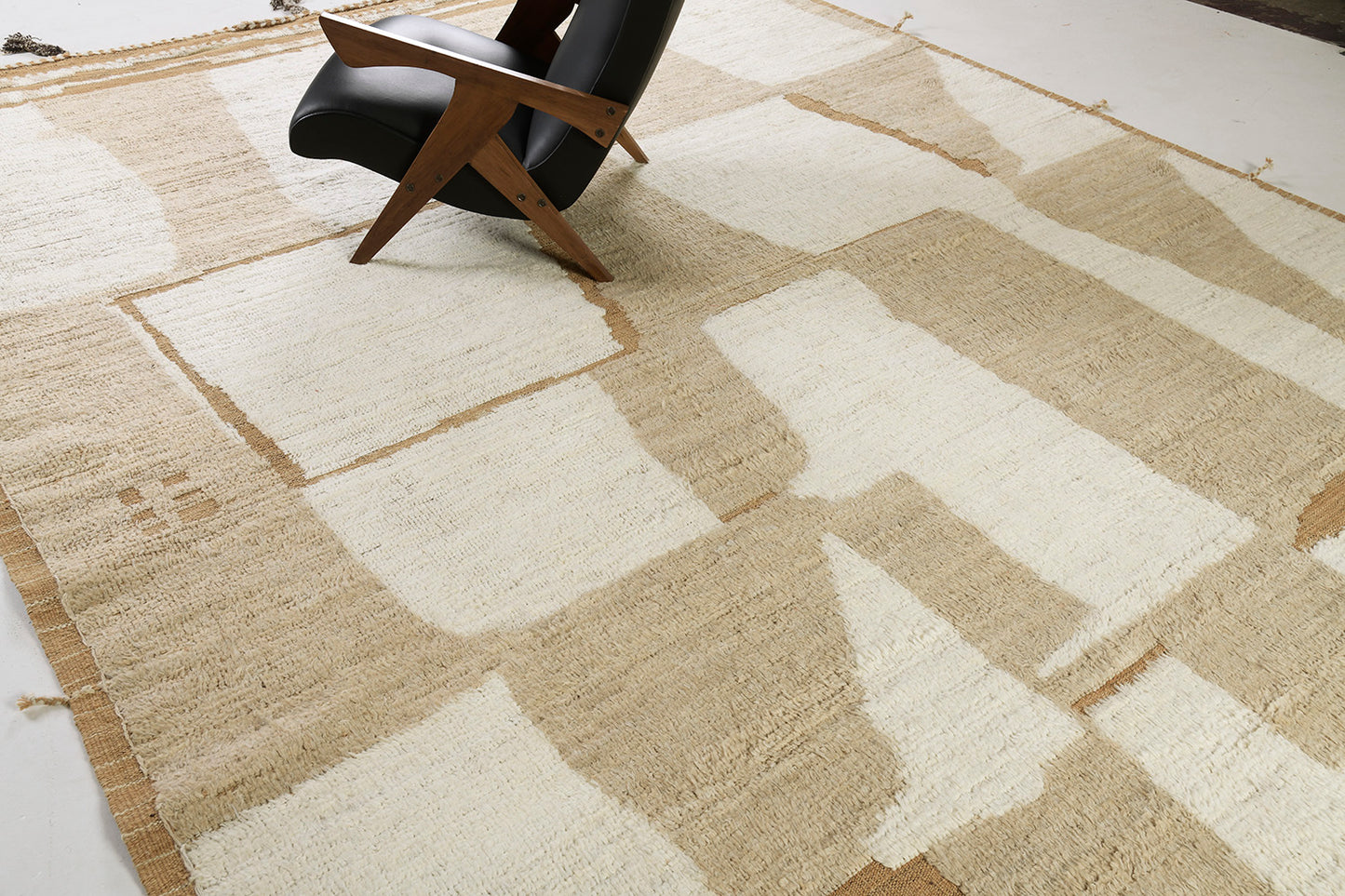 Modern Rug Image 496 Akal, Atlas Collection