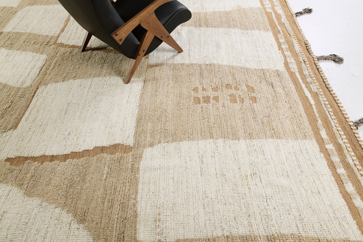 Modern Rug Image 497 Akal, Atlas Collection