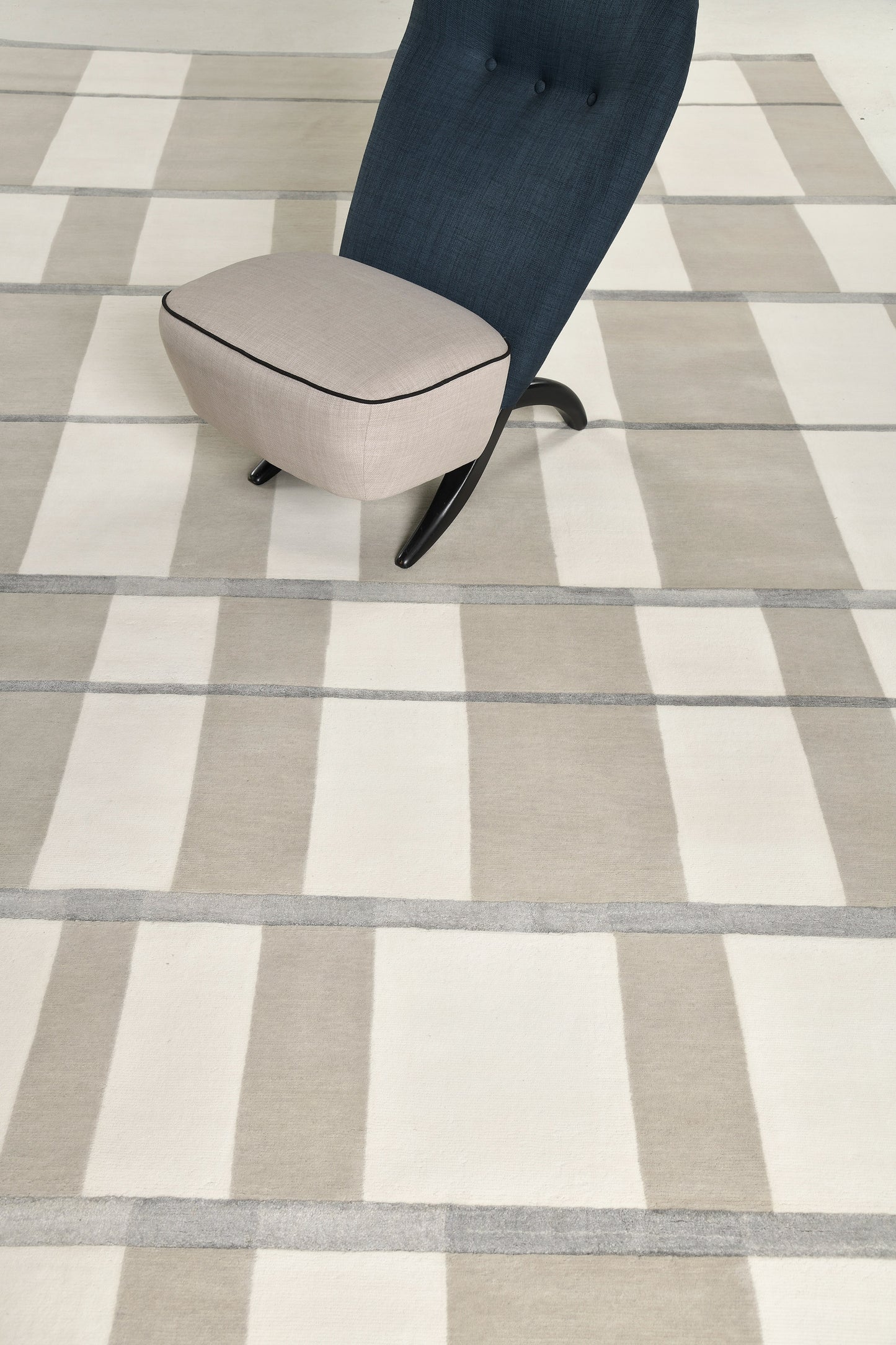 Modern Rug Image 9186 Pazienza, Design Rhymes