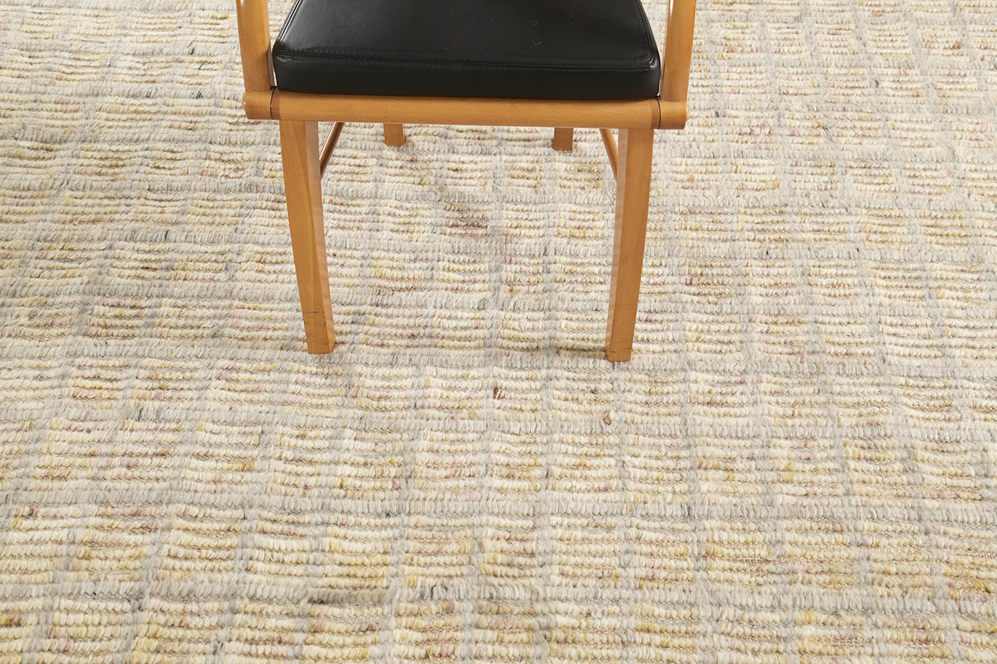 Modern Rug Image 828 Amihan, Sahara Collection 30420