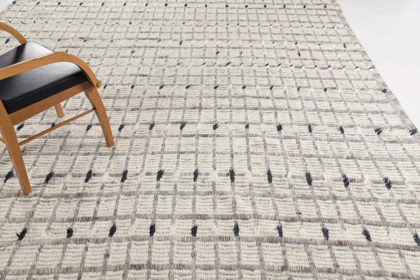 Modern Rug Image 832 Amihan, Sahara Collection 30422