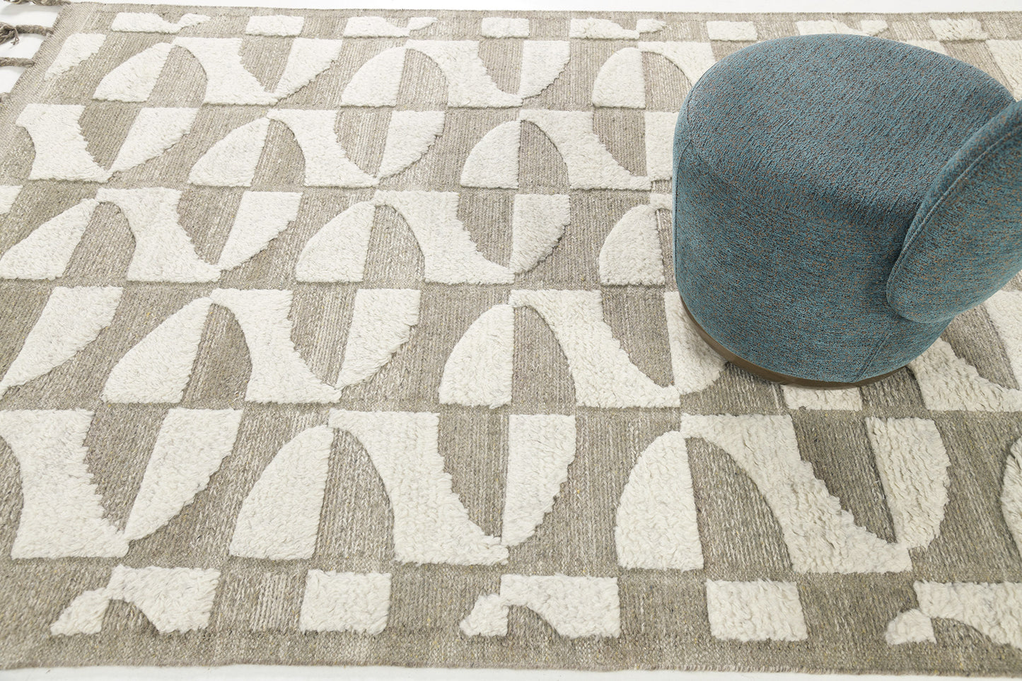 Modern Rug Image 2940 Egret, Sandpiper Collection