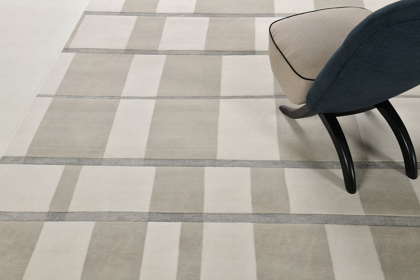 Modern Rug Image 9183 Pazienza, Design Rhymes