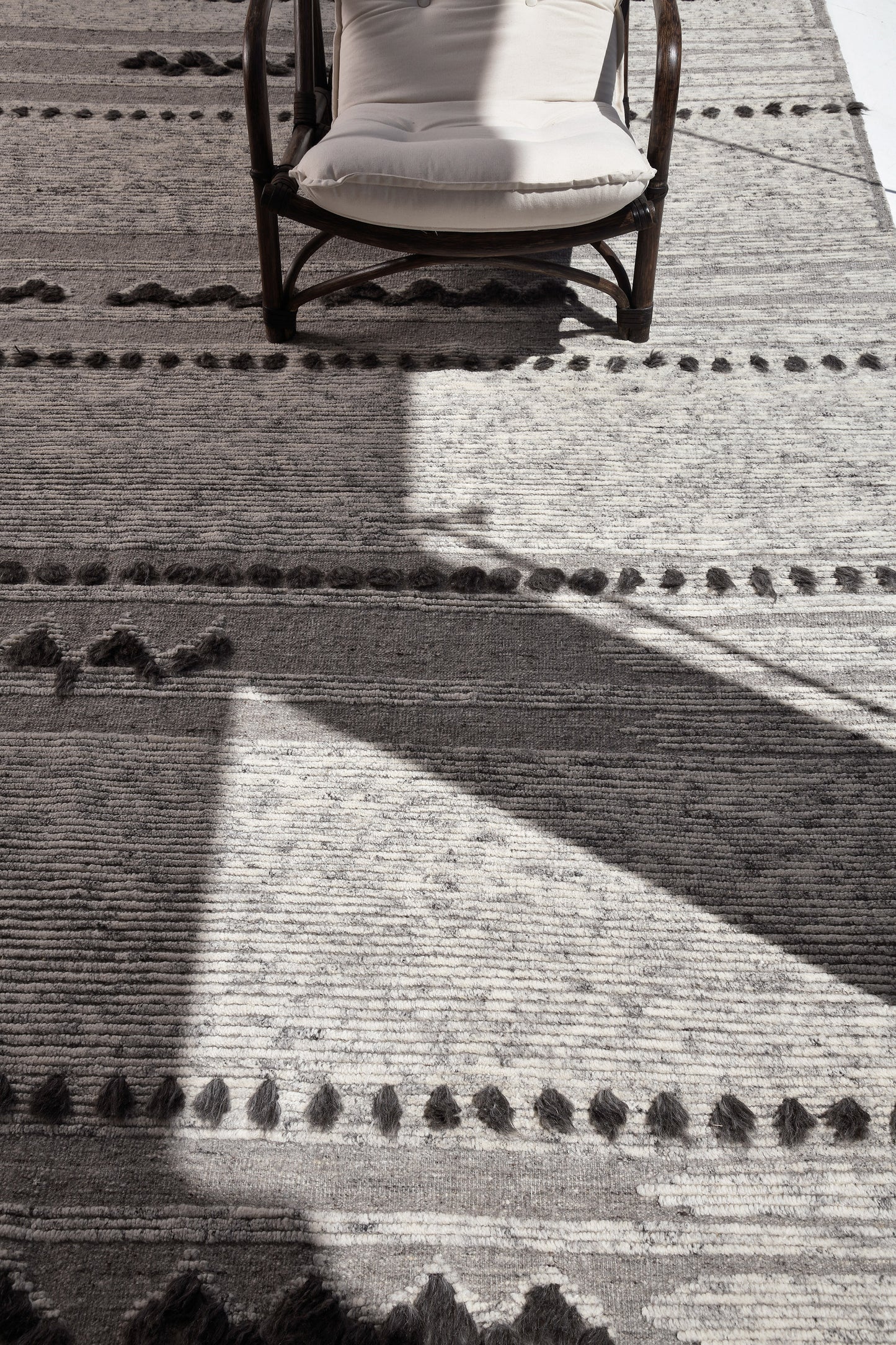 Modern Rug Image 1507 Barbera, Estancia Collection