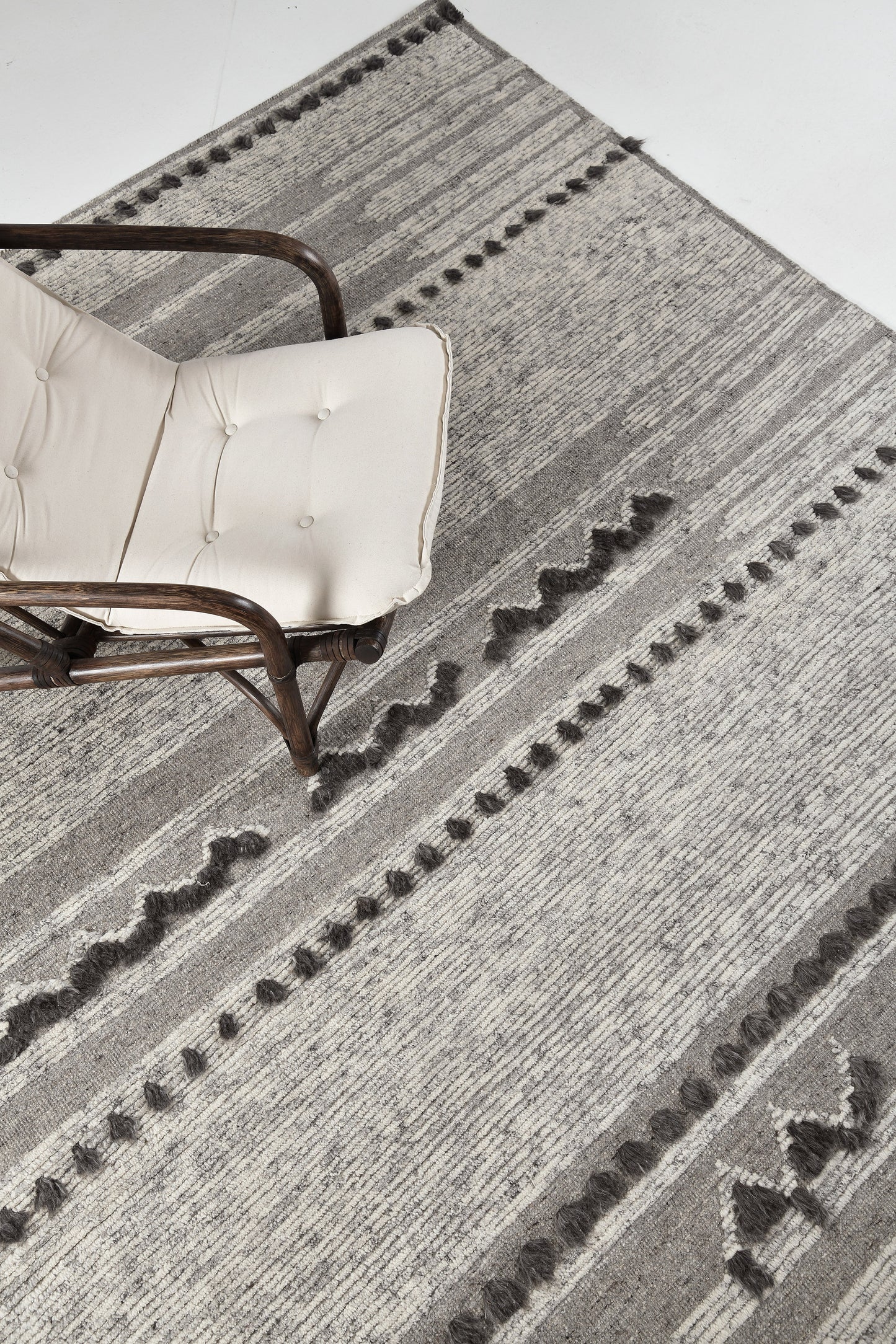 Modern Rug Image 1506 Barbera, Estancia Collection