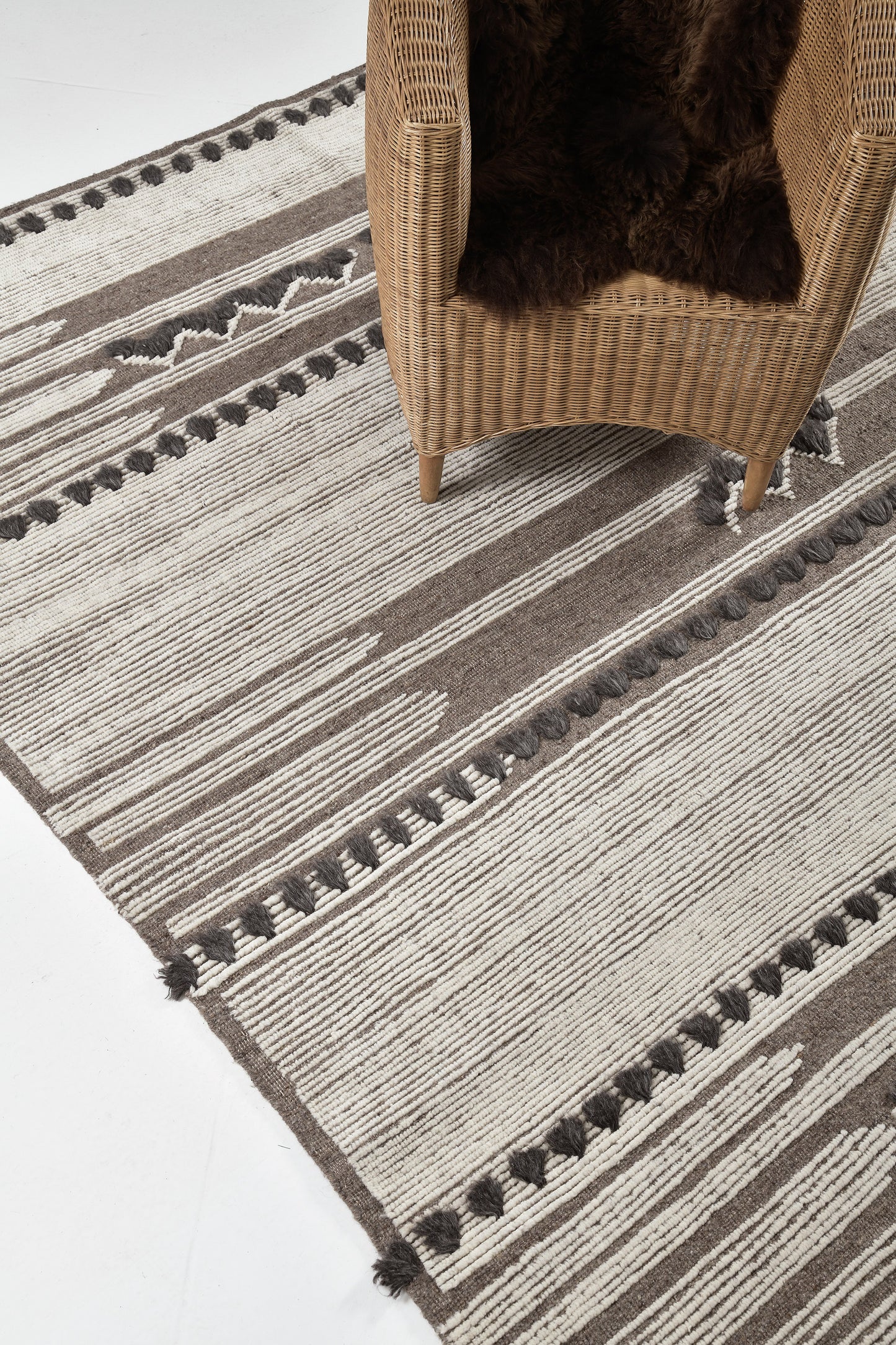 Modern Rug Image 1497 Barbera, Estancia Collection