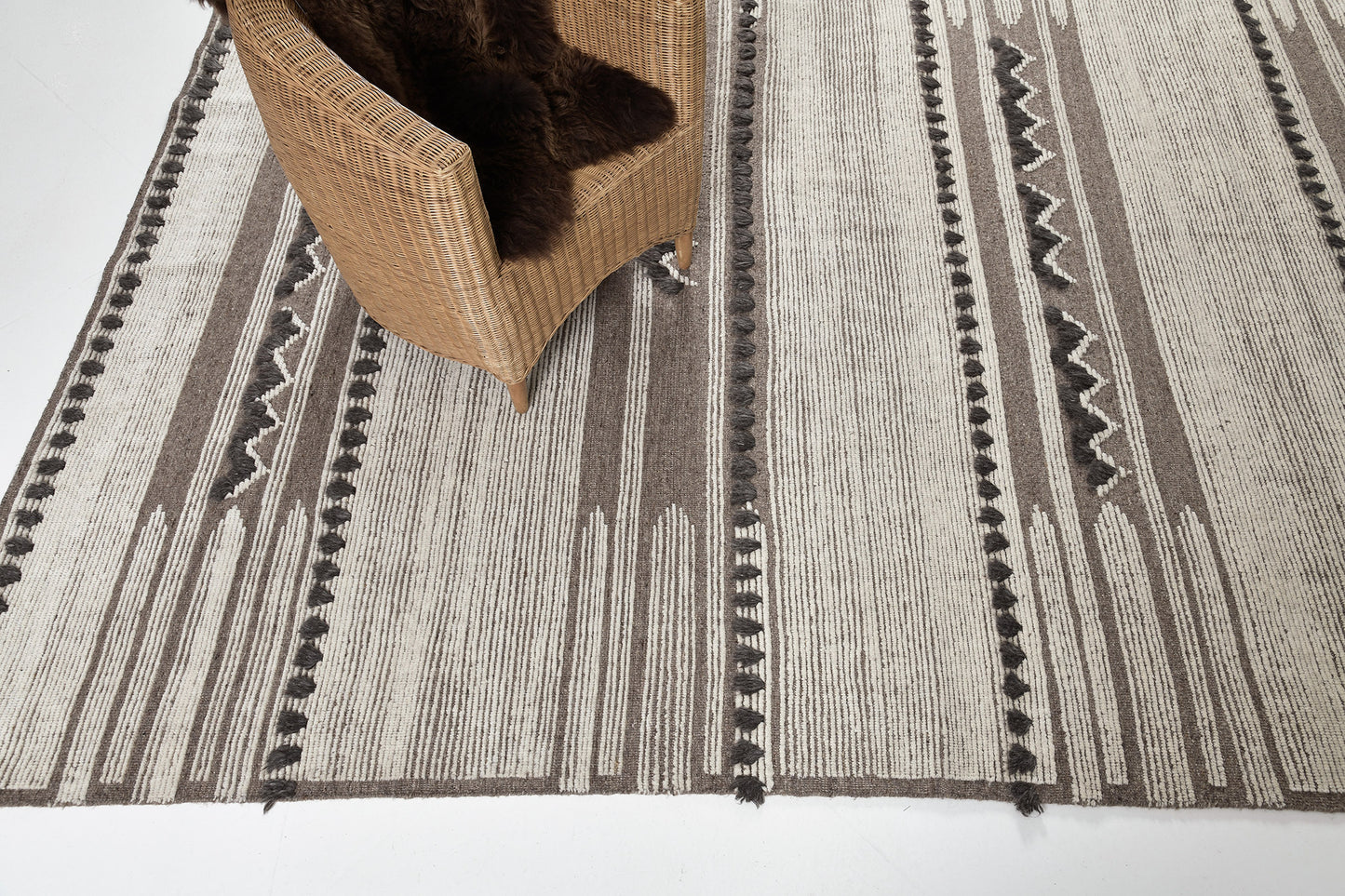 Modern Rug Image 1496 Barbera, Estancia Collection