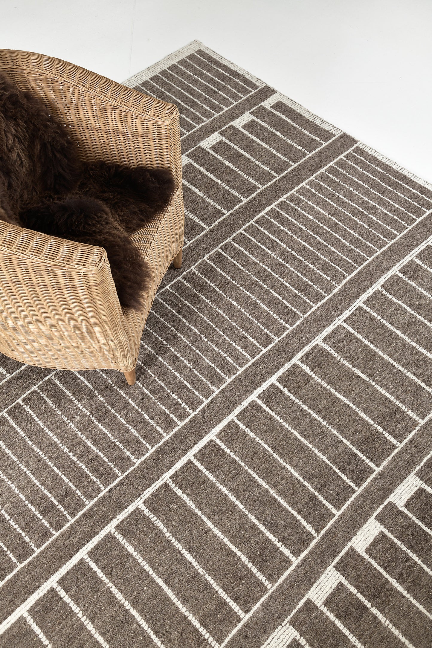 Modern Rug Image 8852 Nebbiolo, Estancia Collection