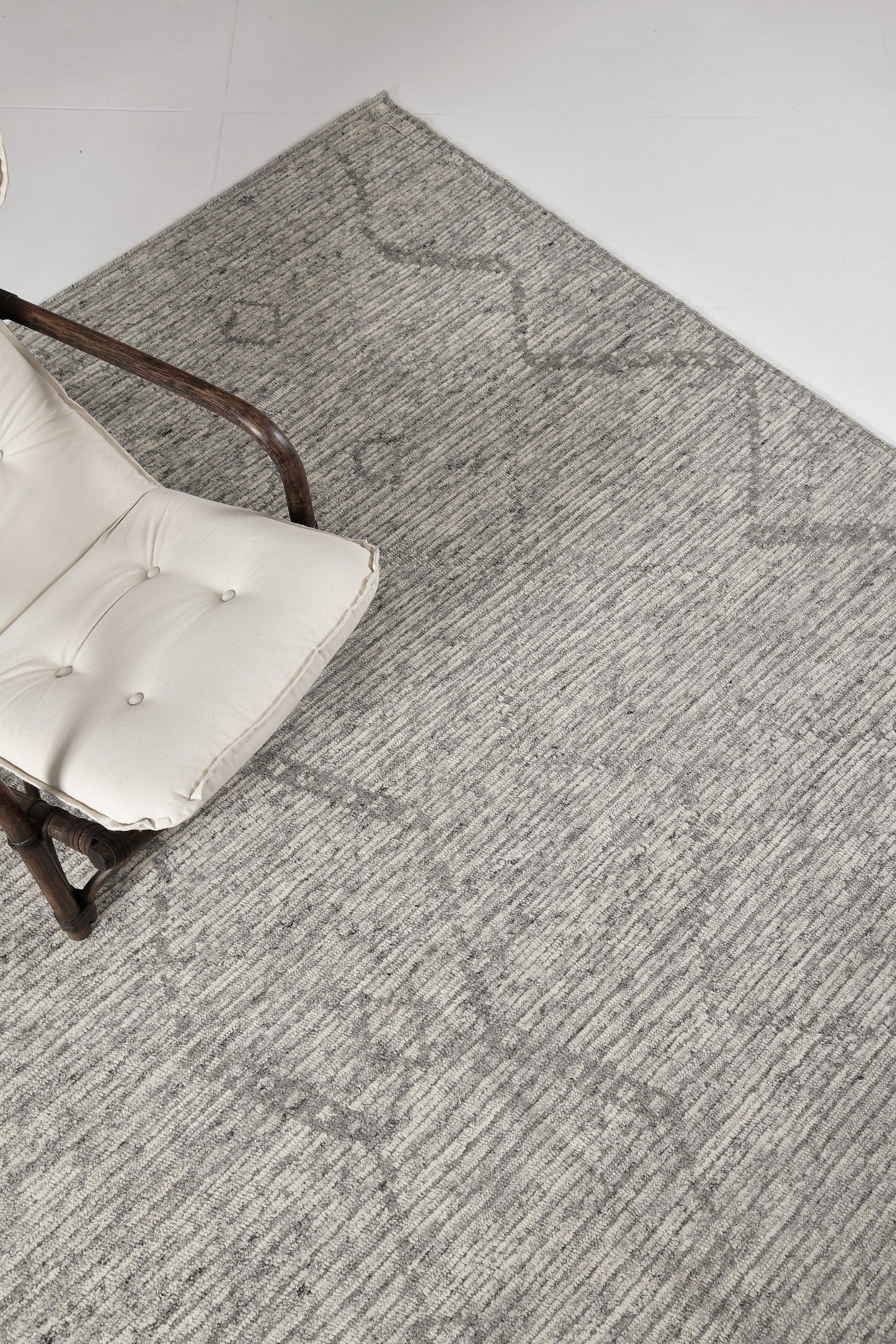 Modern Rug Image 504 Albarino, Estancia Collection