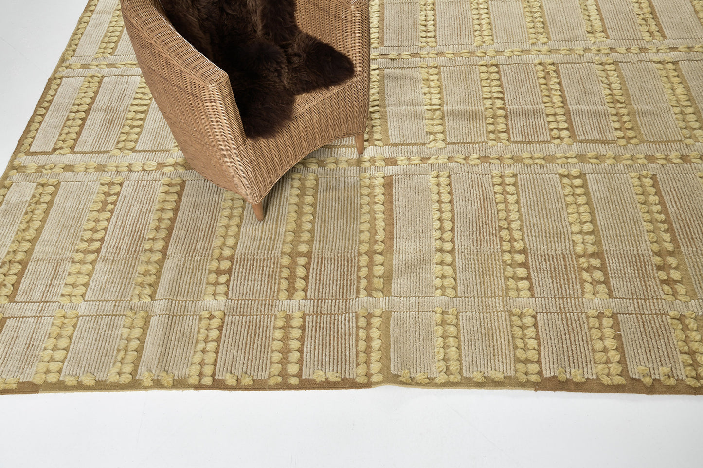 Modern Rug Image 2625 Colombard, Estancia Collection