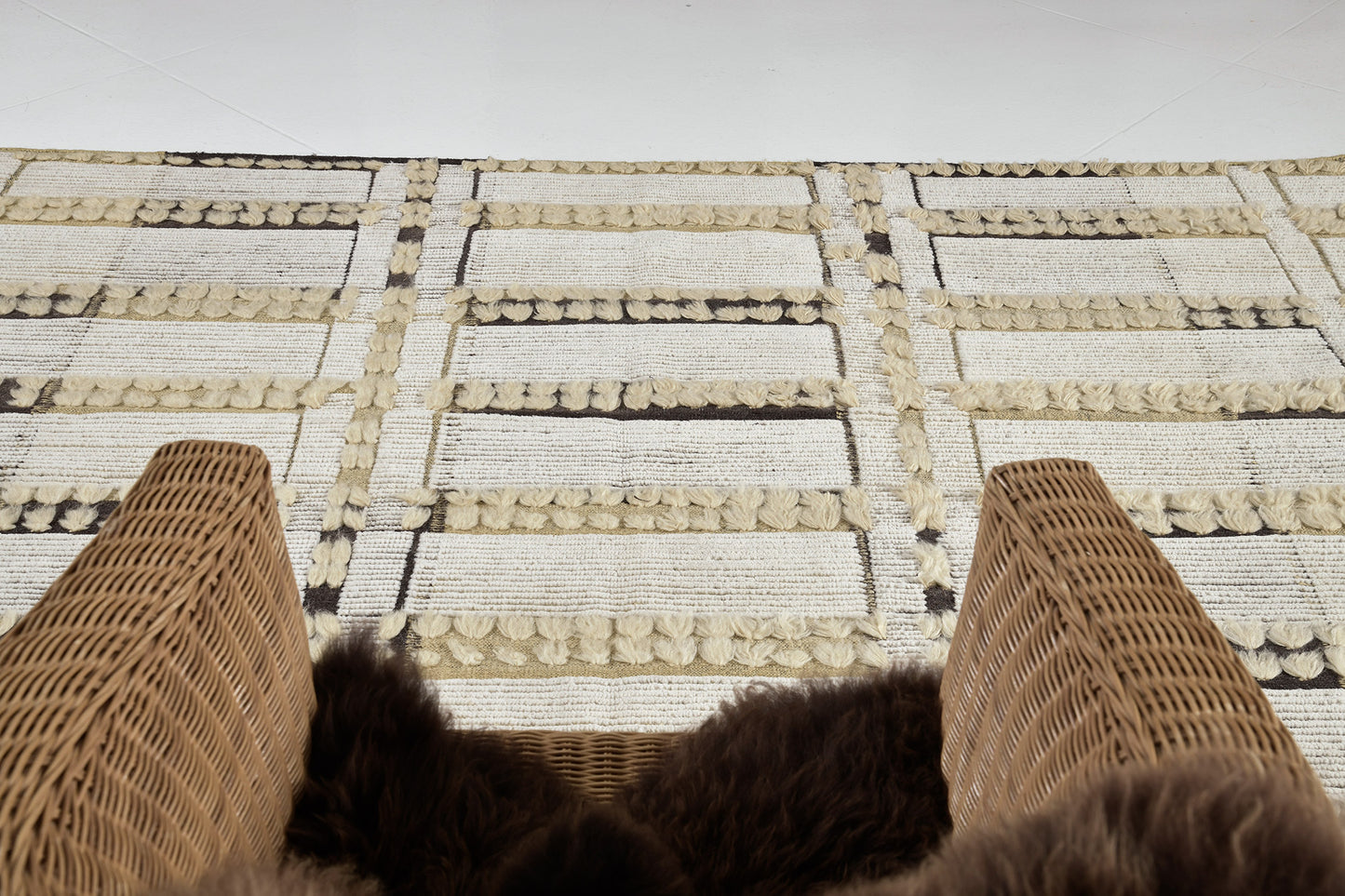 Modern Rug Image 2628 Colombard, Estancia Collection
