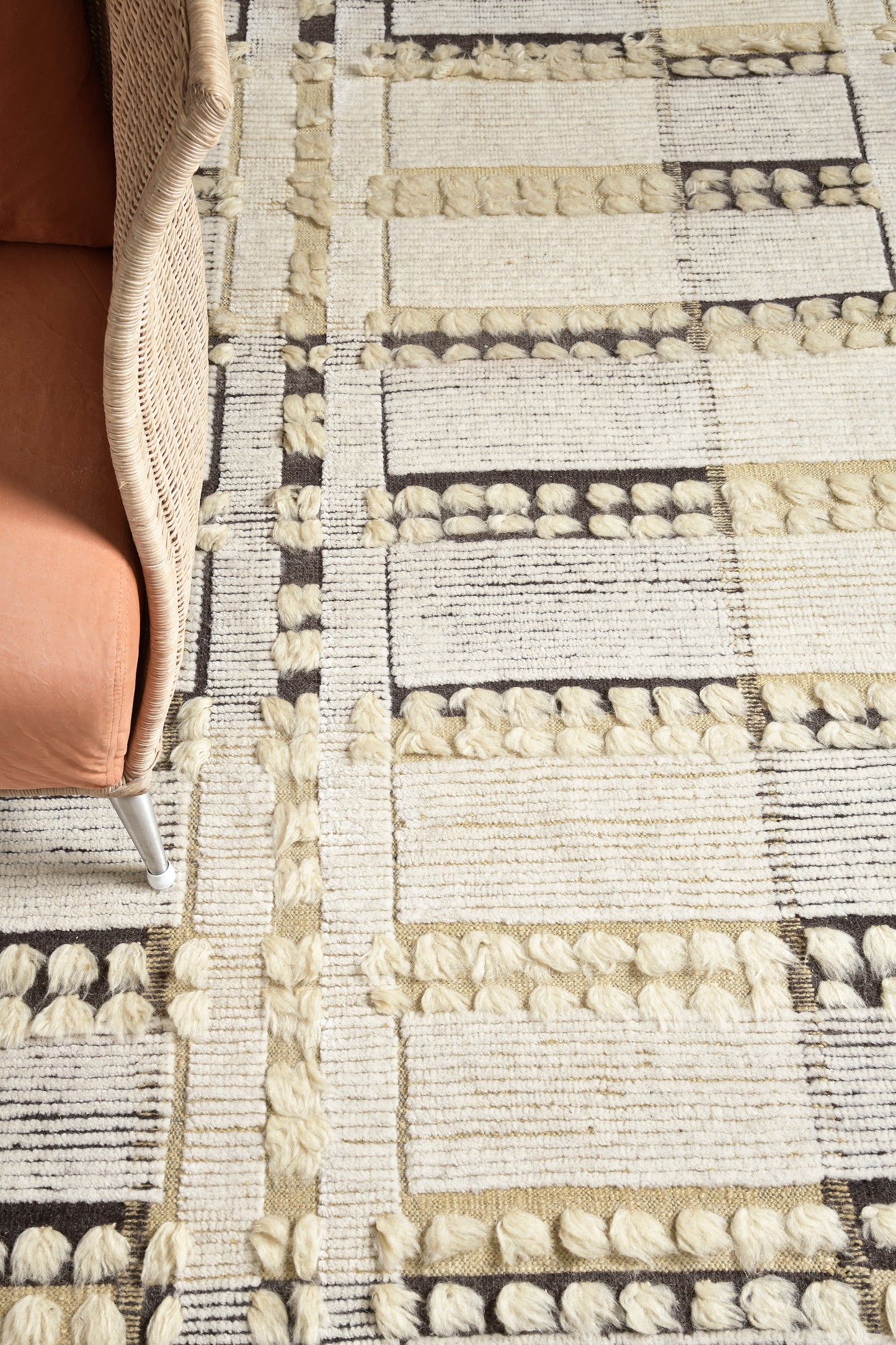 Modern Rug Image 2629 Colombard, Estancia Collection