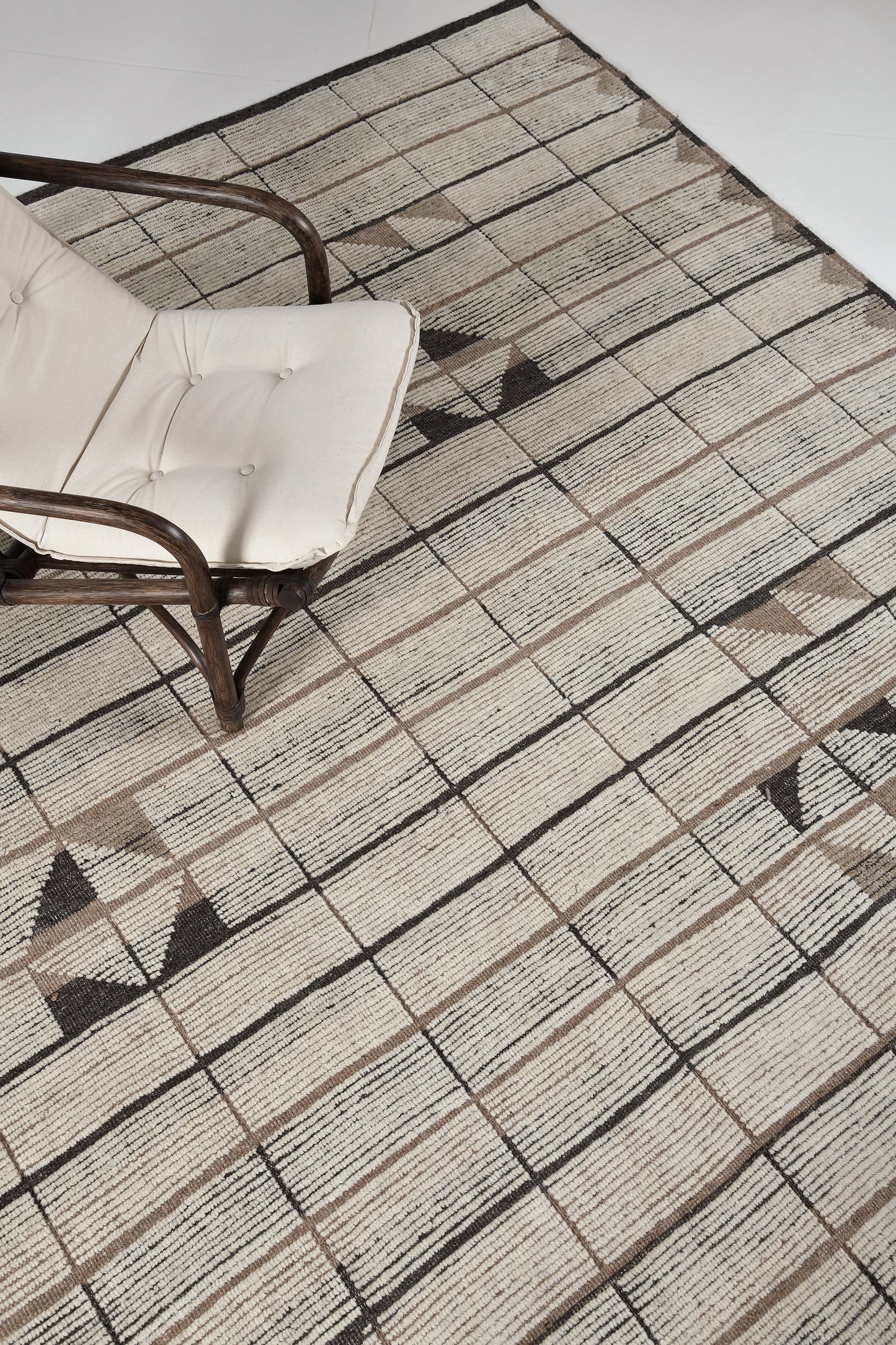 Modern Rug Image 2082 Bouchet, Estancia Collection