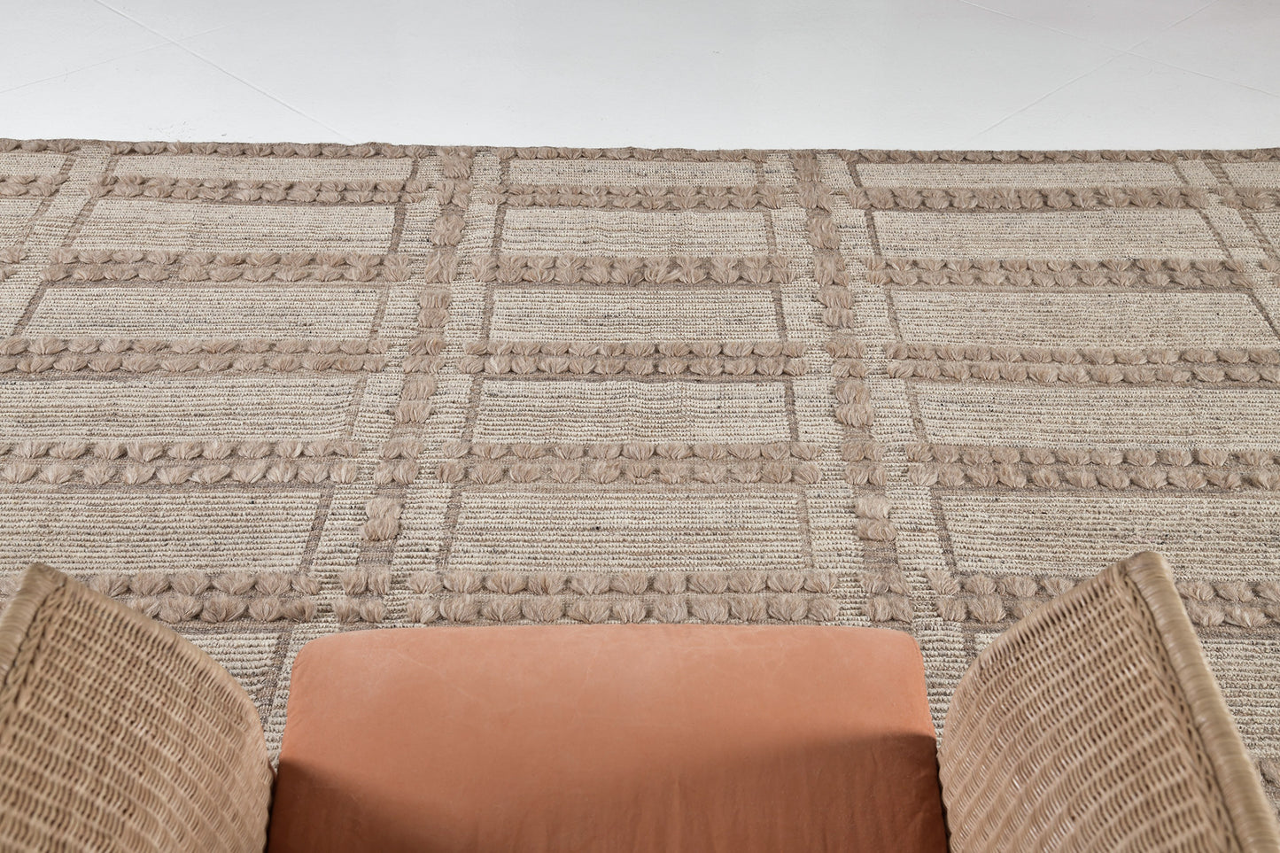 Modern Rug Image 2648 Colombard, Estancia Collection