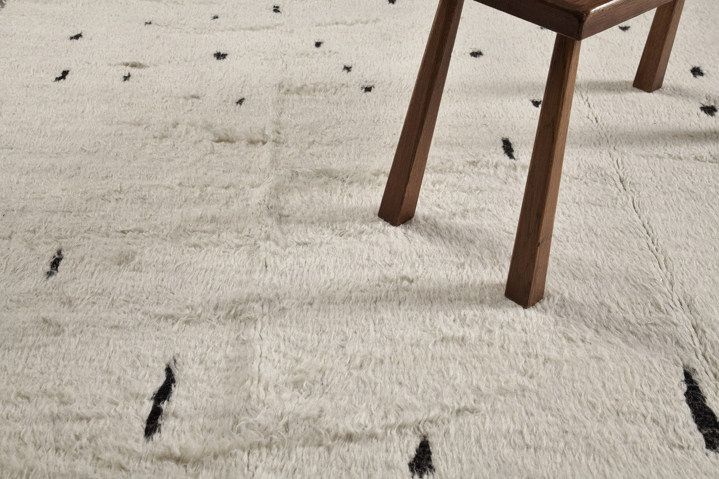 Modern Rug Image 12337 Vinos, Atlas Collection