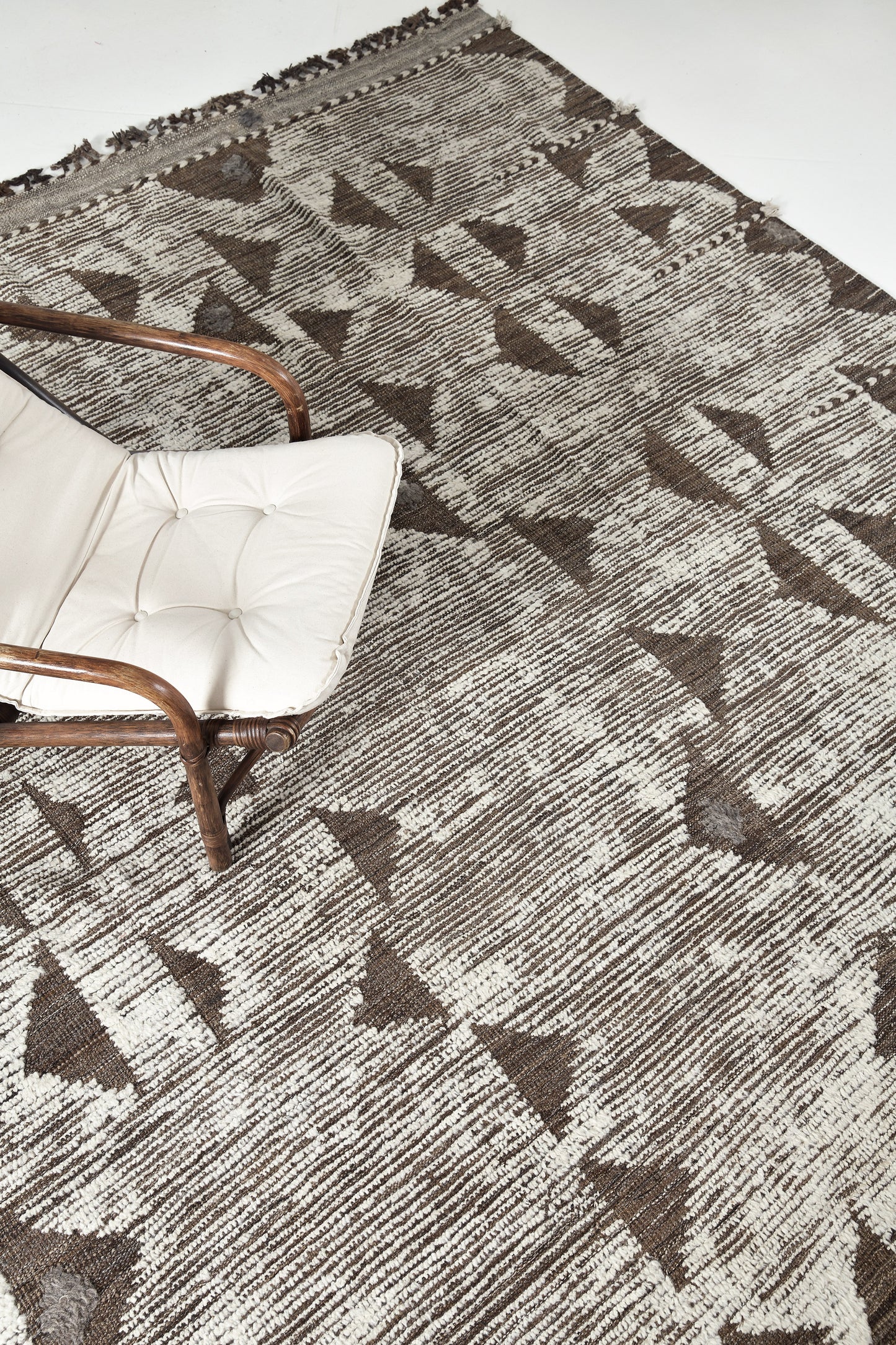 Modern Rug Image 4722 Gimbrala, Haute Bohemian, Seasons