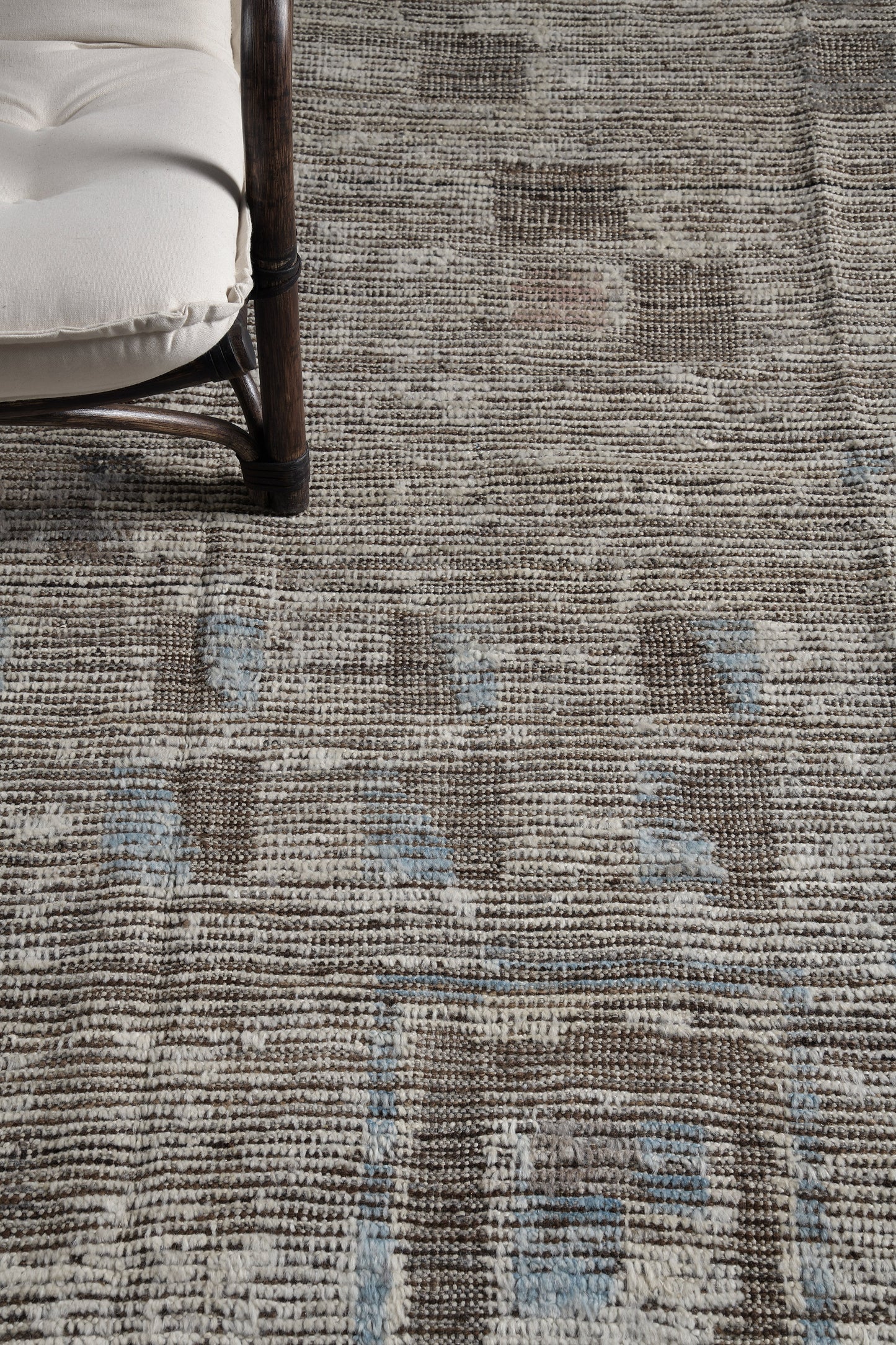 Modern Rug Image 11521 Tasekkurt, Atlas Collection, Seasons