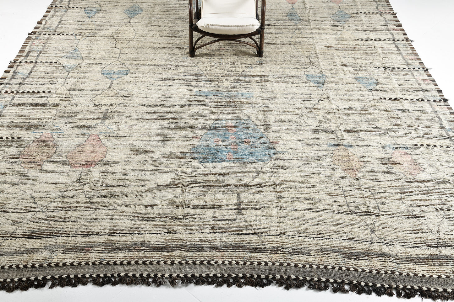 Modern Rug Image 5552 Izil, Atlas Collection, Seasons