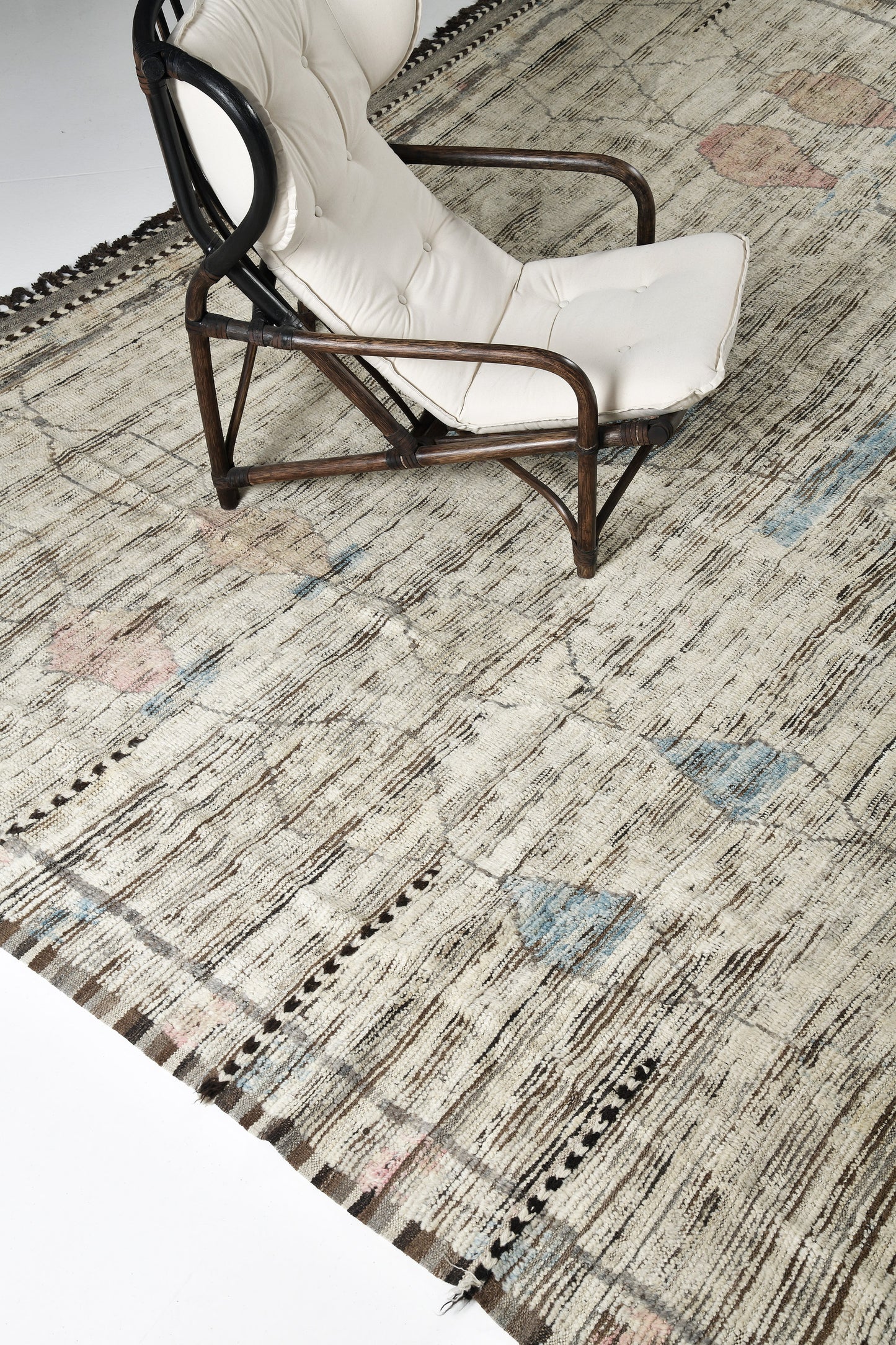 Modern Rug Image 5553 Izil, Atlas Collection, Seasons
