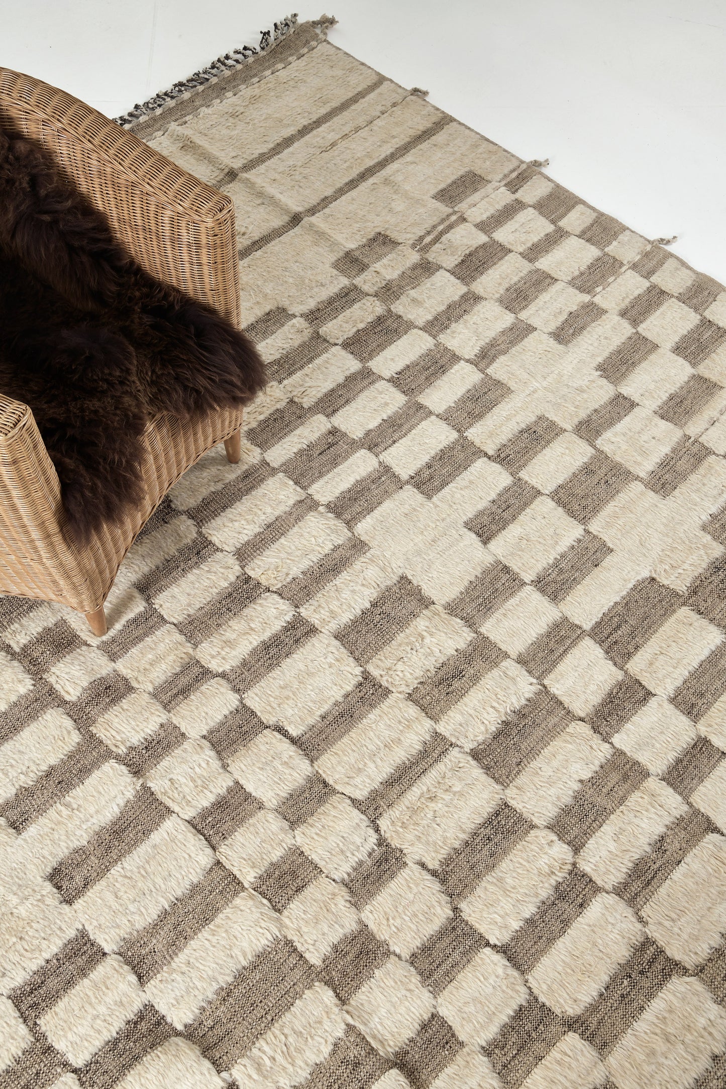 Modern Rug Image 10194 Sirocco, Haute Bohemian