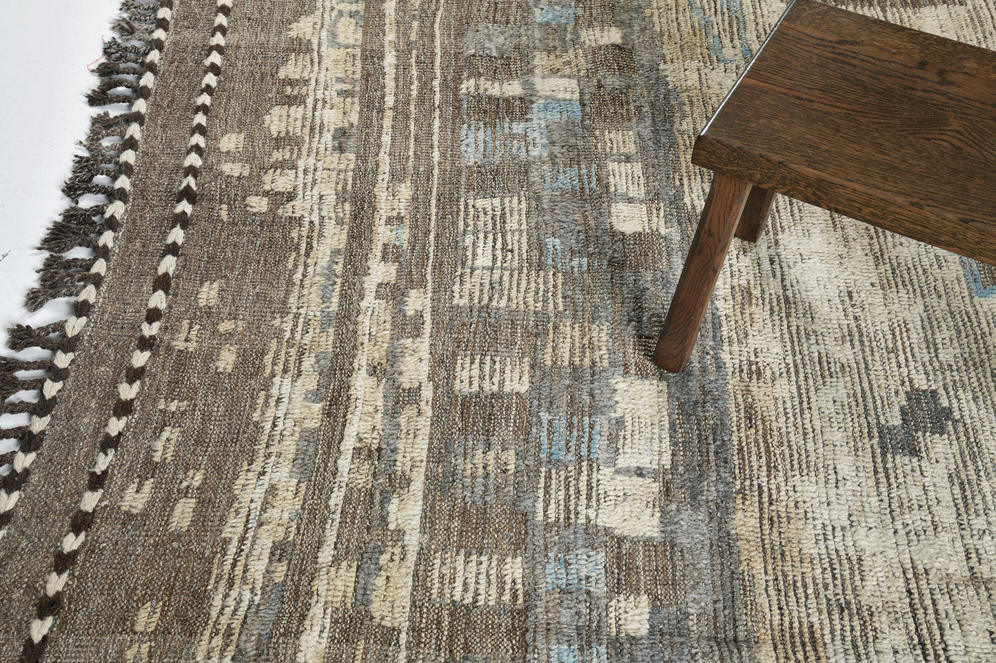 Modern Rug Image 11524 Tasekkurt, Atlas Collection, Seasons
