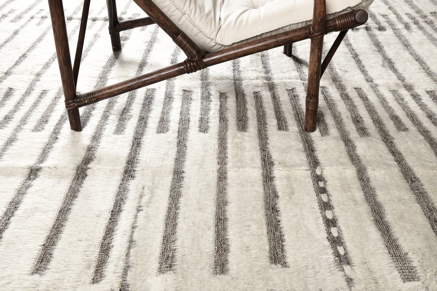 Modern Rug Image 9495 Rashabar, Haute Bohemian