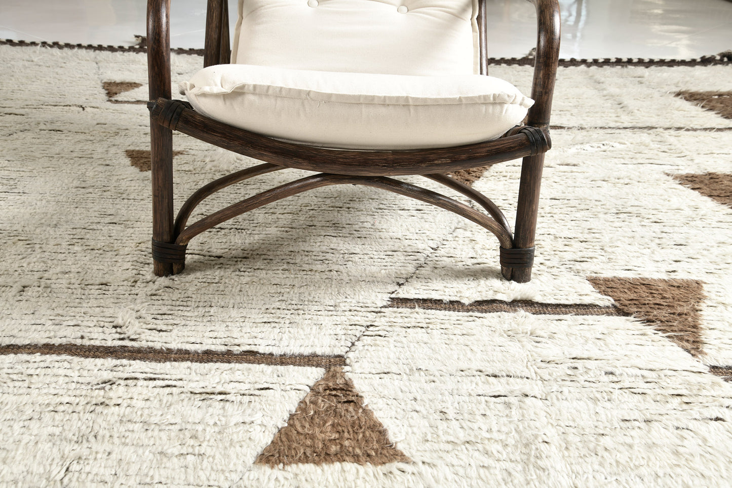 Modern Rug Image 2765 Darbu, Atlas Collection