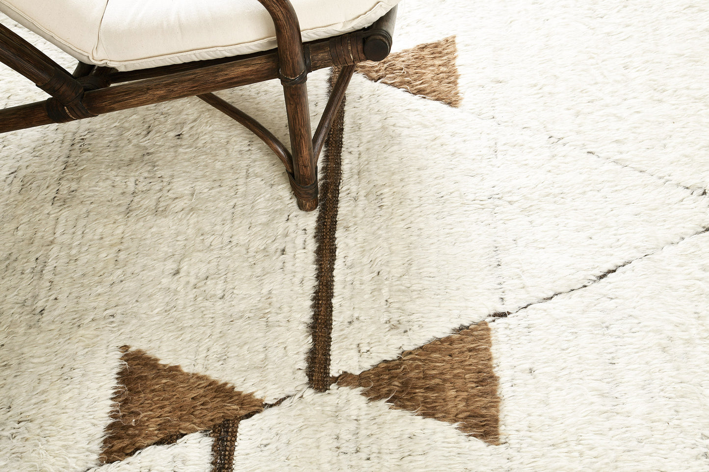 Modern Rug Image 2782 Darbu, Atlas Collection