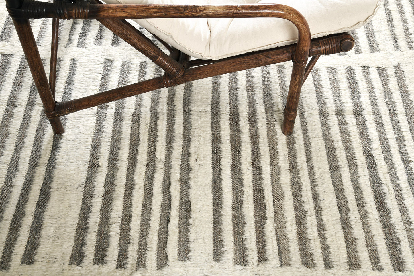 Modern Rug Image 1895 Beshabar, Haute Bohemian