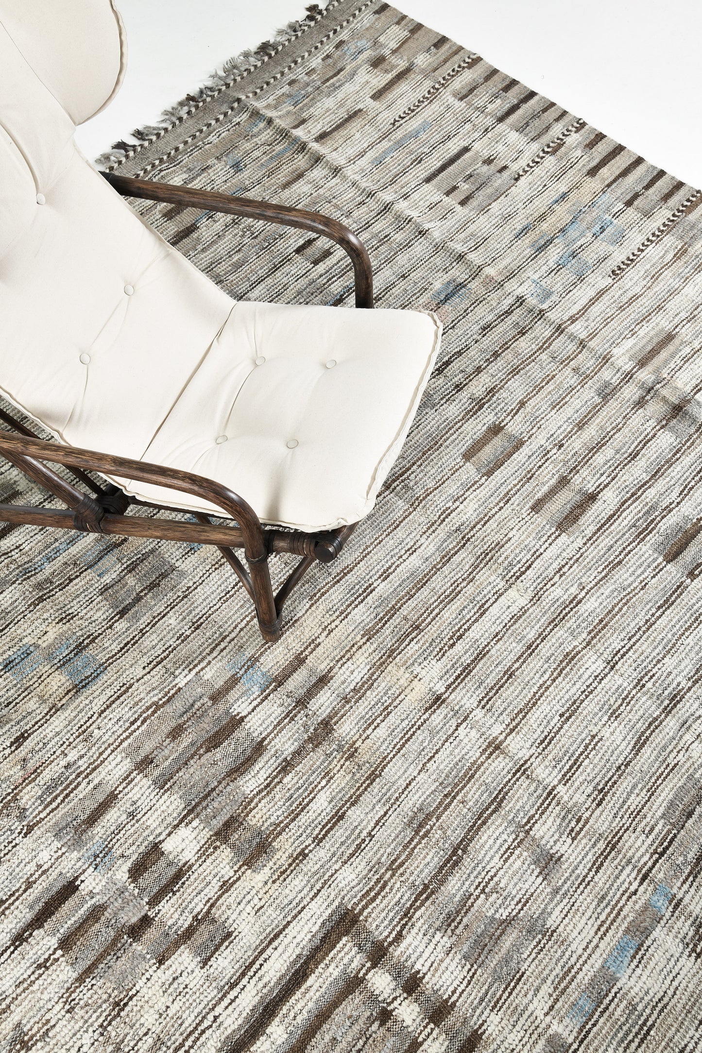 Modern Rug Image 11533 Tasekkurt, Atlas Collection, Seasons