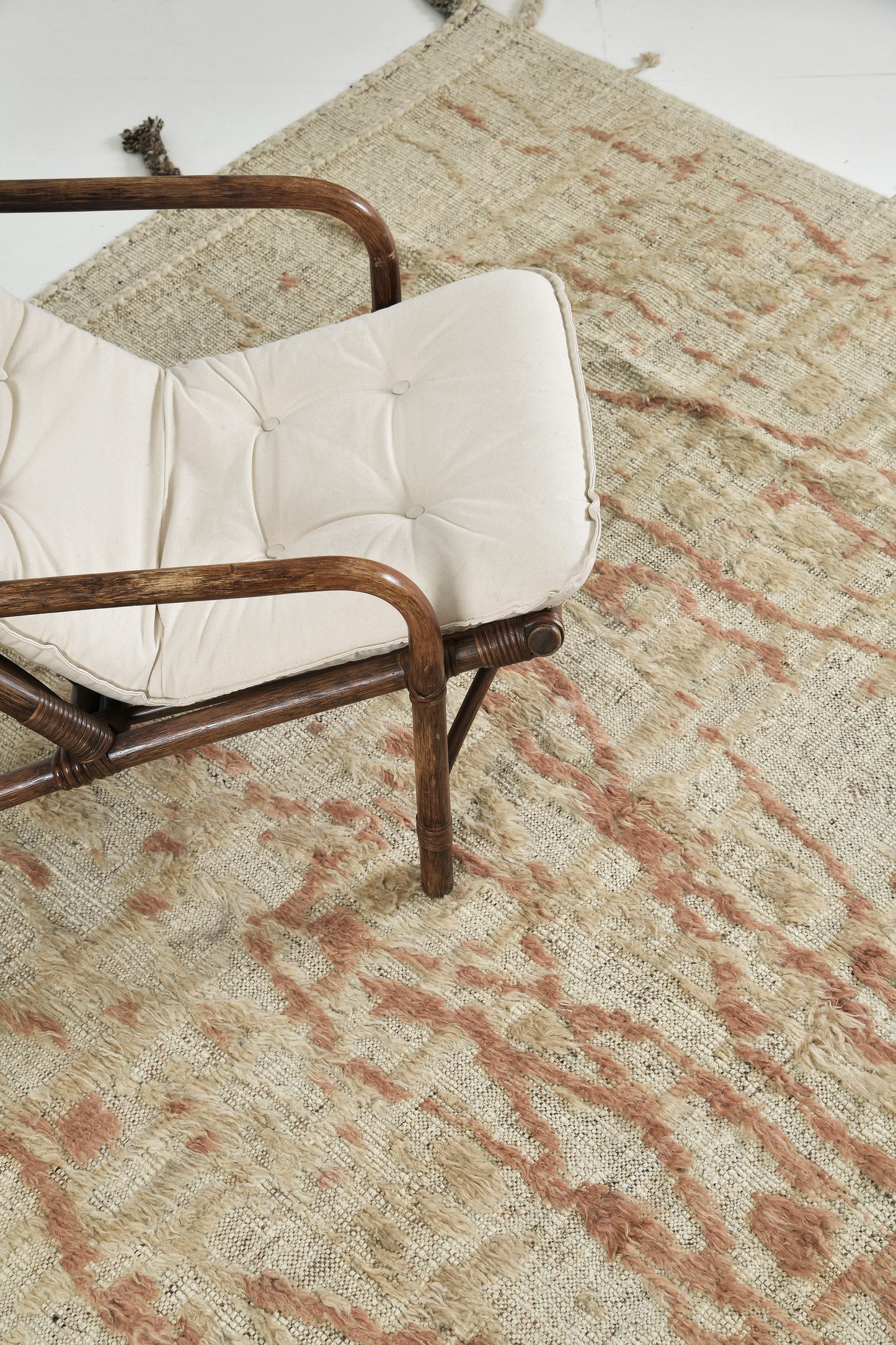 Modern Rug Image 936 Amin, Atlas Collection