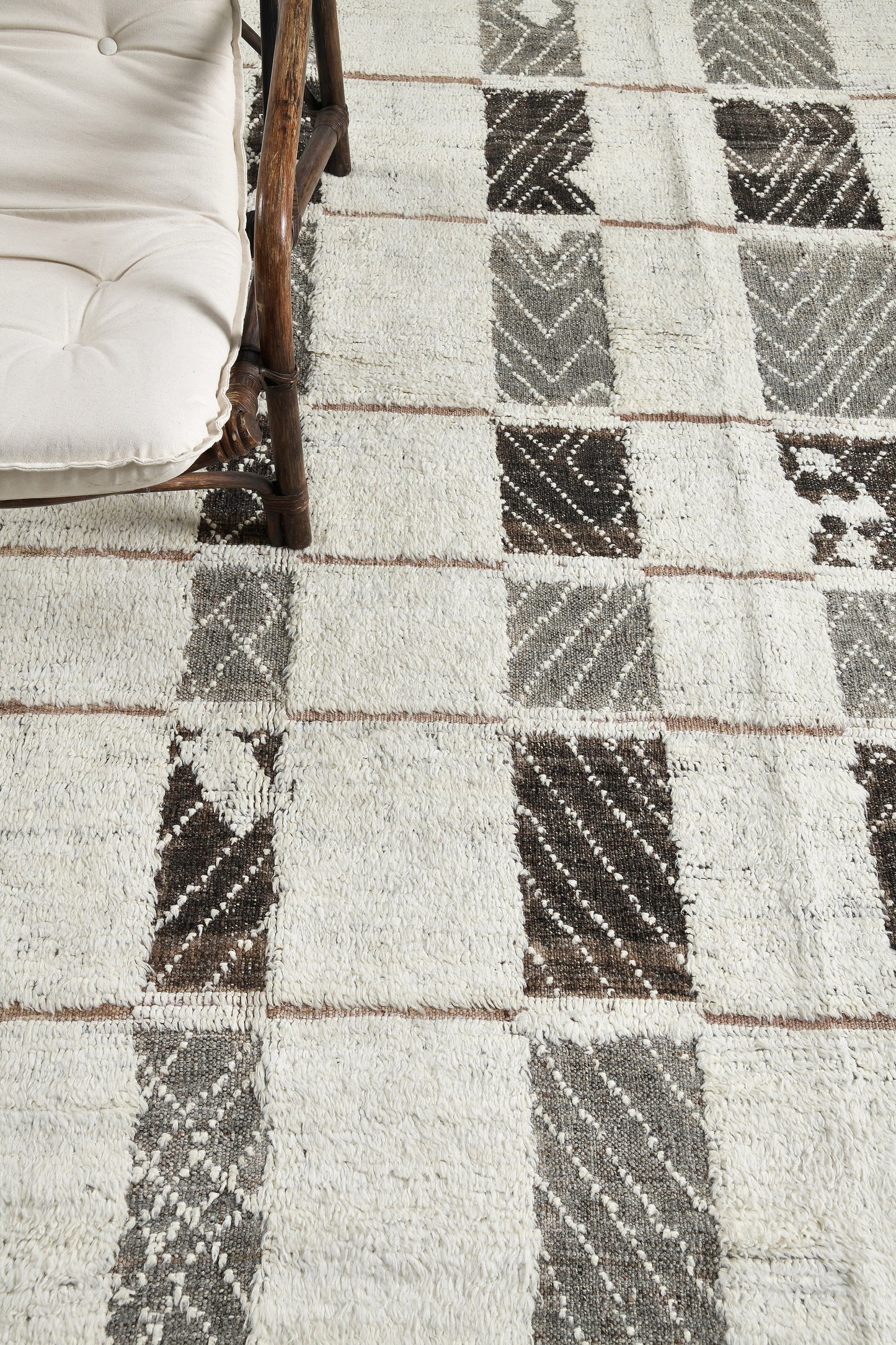 Modern Rug Image 11557 Tavsot, Nomad Collection