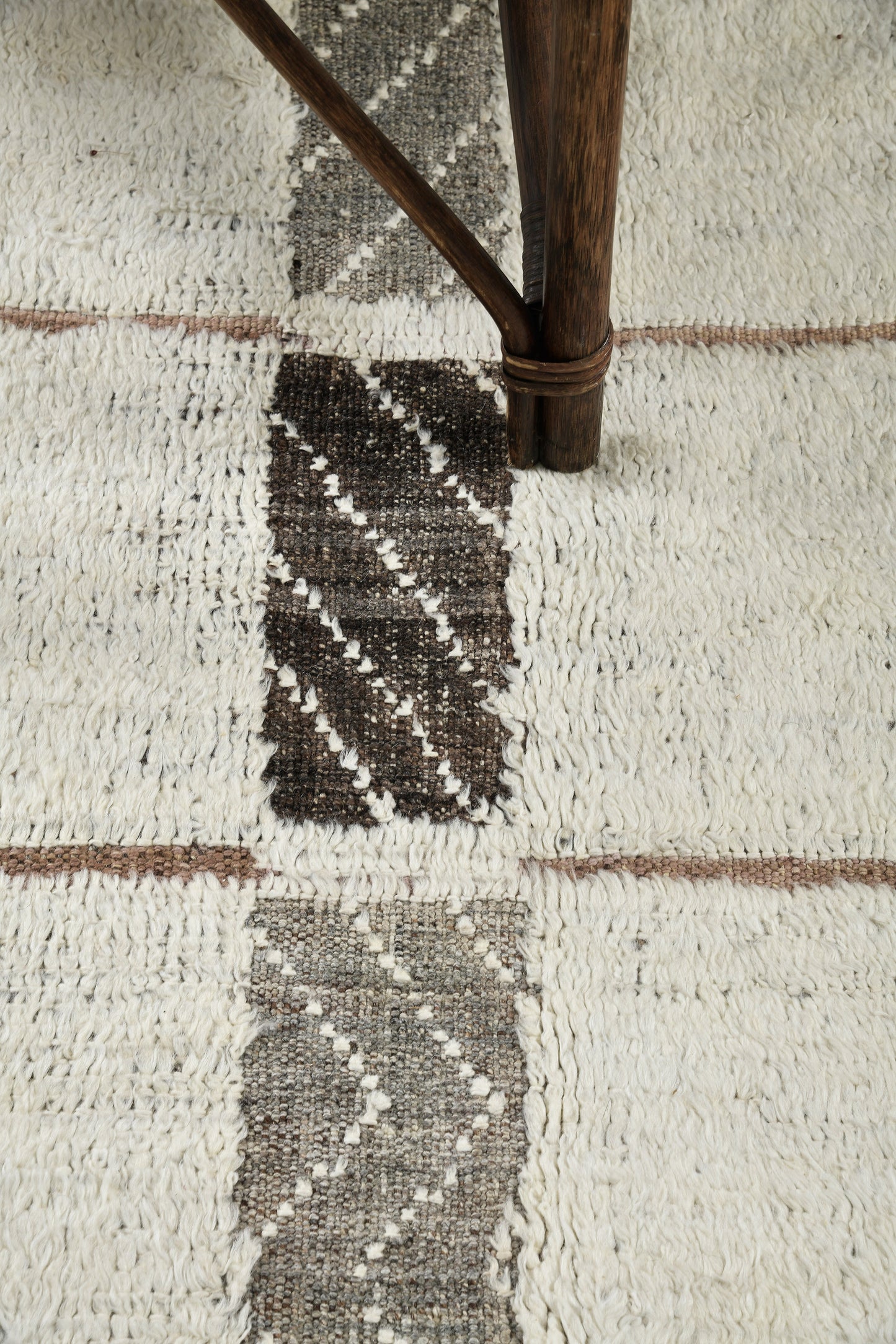 Modern Rug Image 11556 Tavsot, Nomad Collection