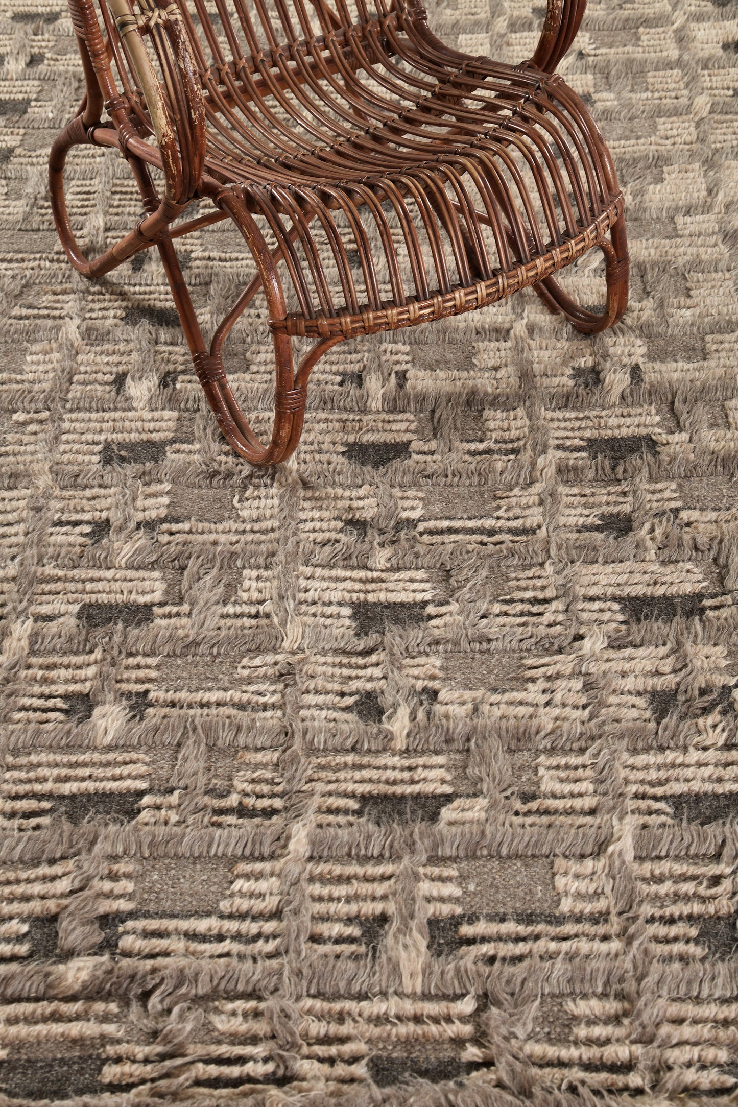 Modern Rug Image 5371 Imana, Sahara Collection