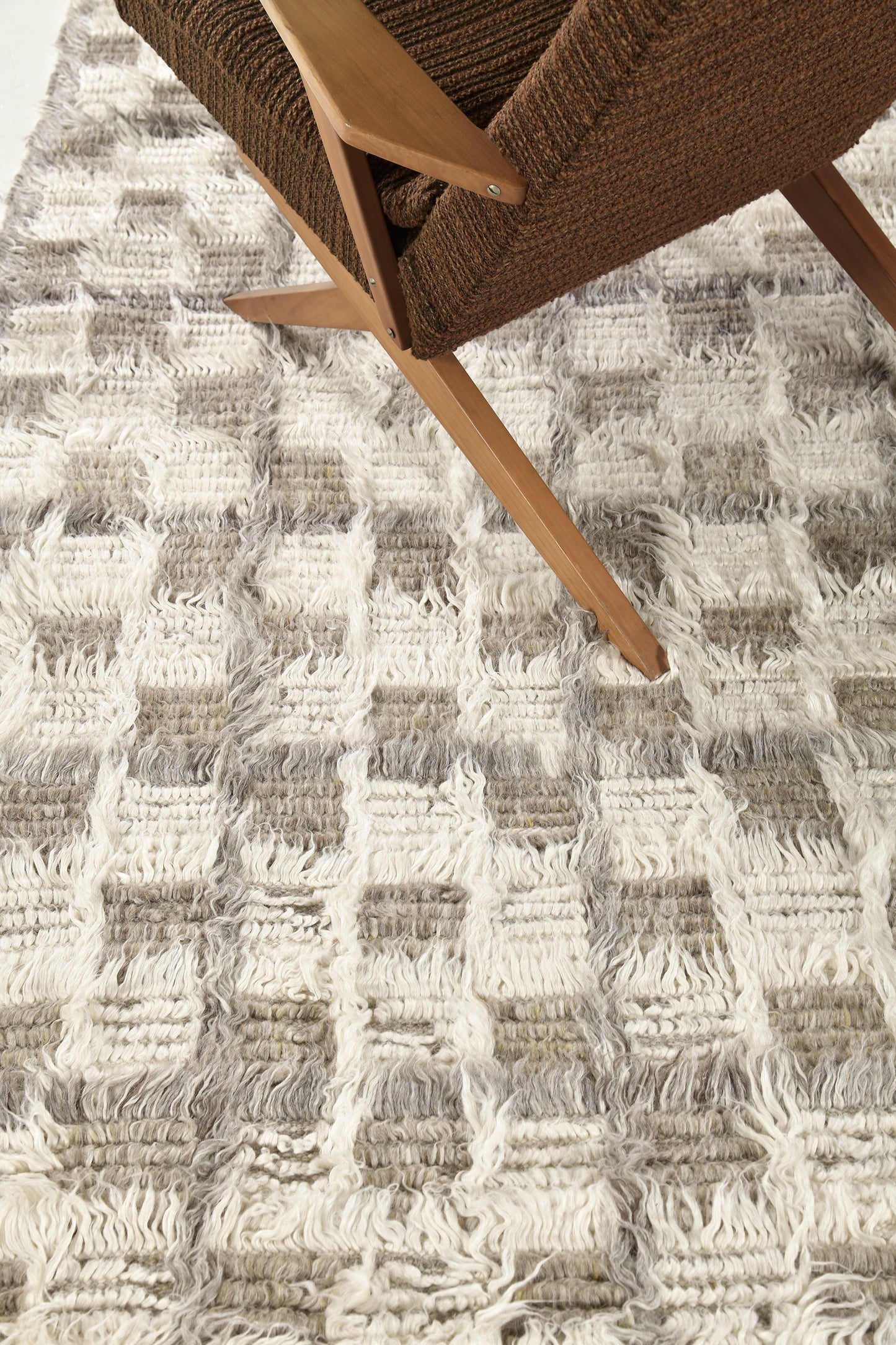 Modern Rug Image 7071 Miha, Sahara Collection