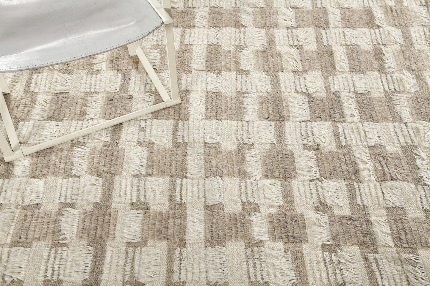 Modern Rug Image 608 Amia, Sahara Collection