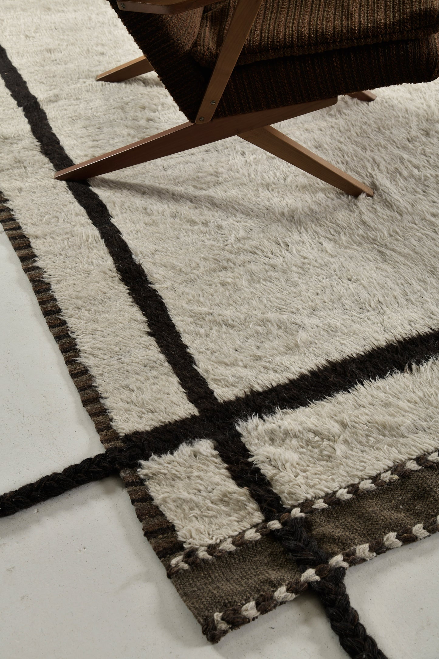 Modern Rug Image 13988 Yarra, Atlas Collection