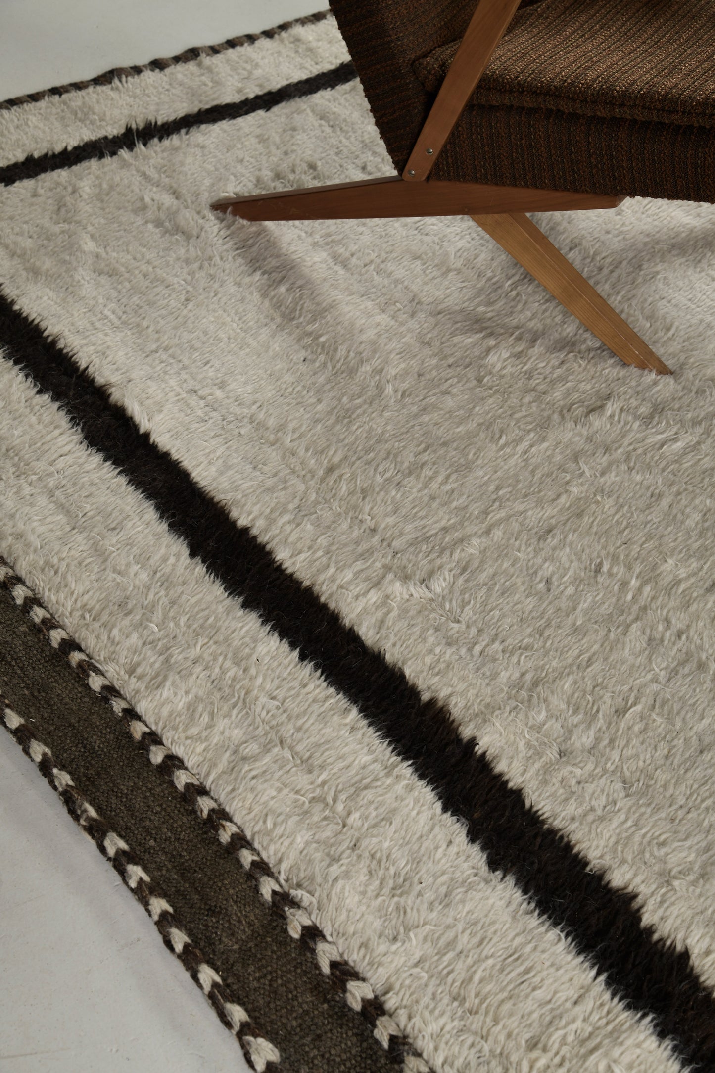 Modern Rug Image 13989 Yarra, Atlas Collection