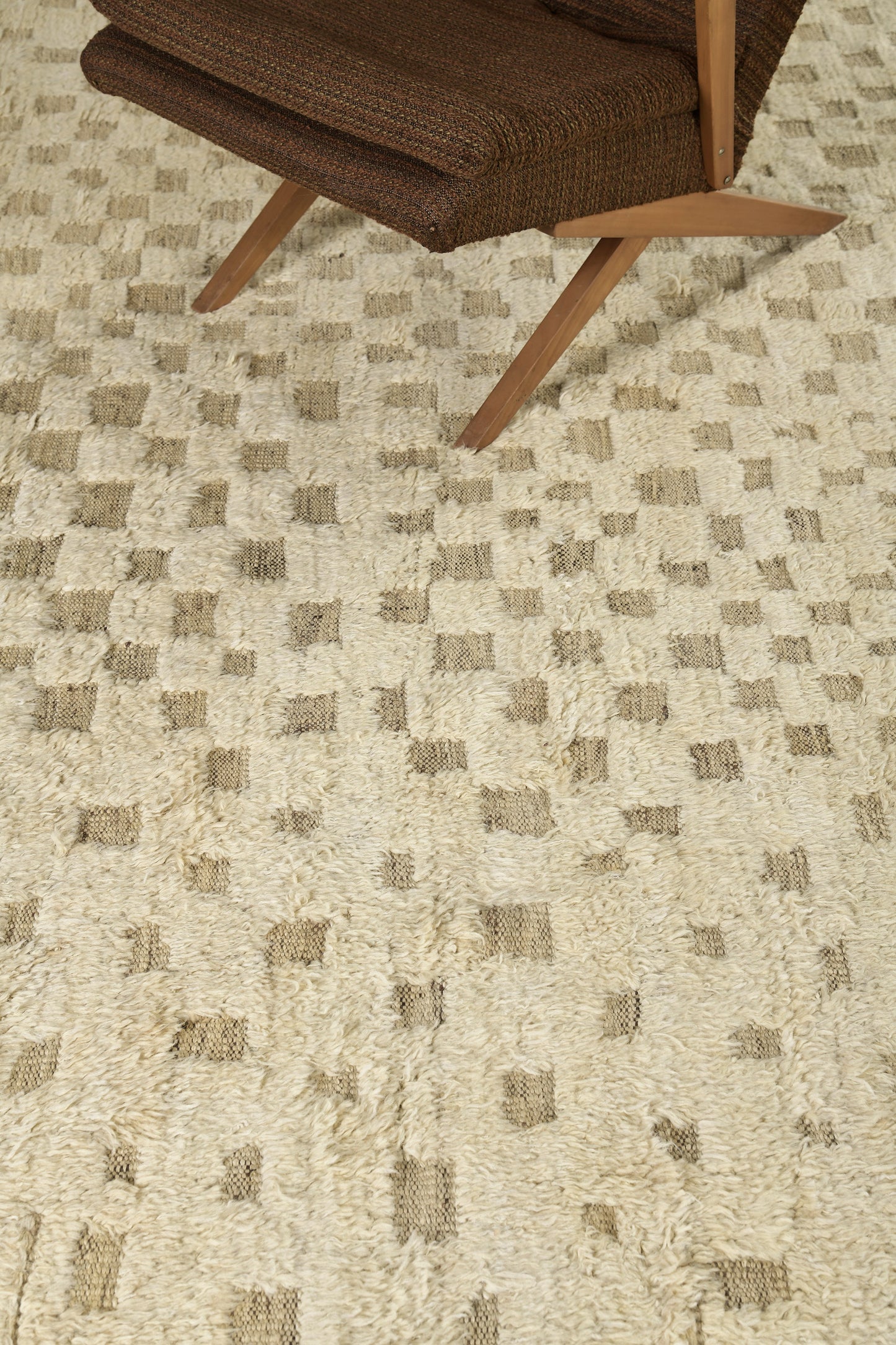 Modern Rug Image 1034 Anaruz, Atlas Collection