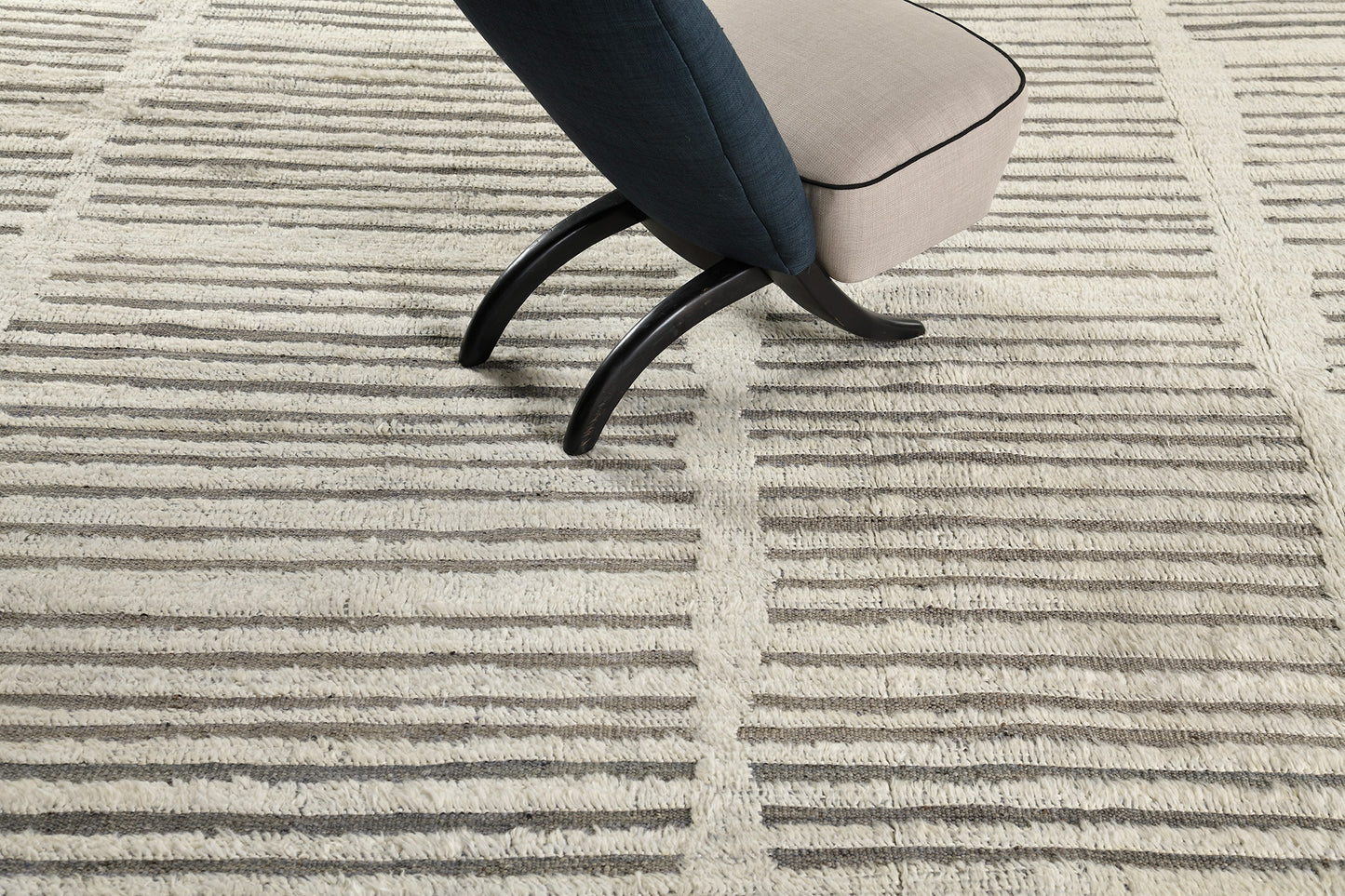 Modern Rug Image 1790 Beshabar, Haute Bohemian