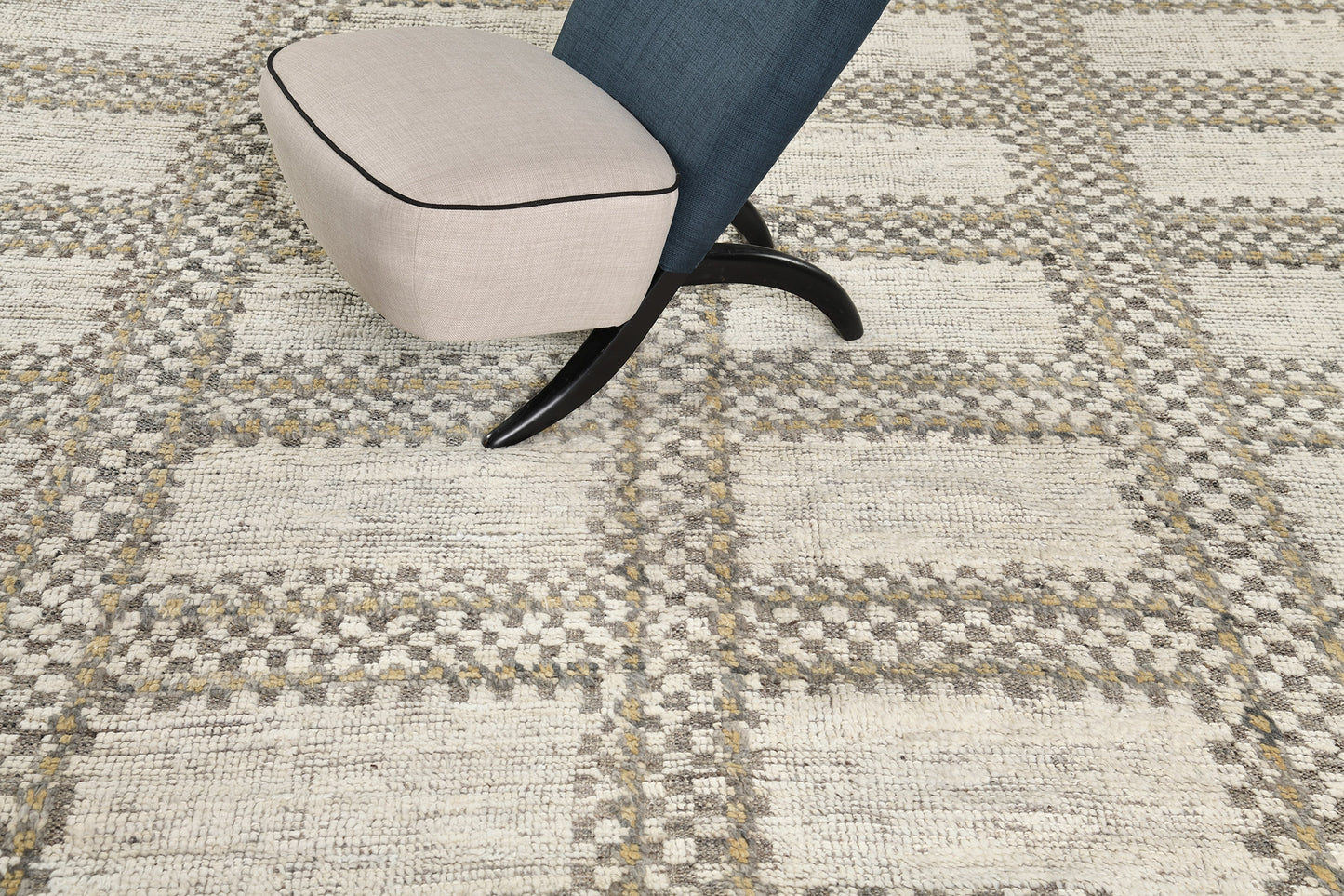 Modern Rug Image 4925 Gundiu, Nomad Collection